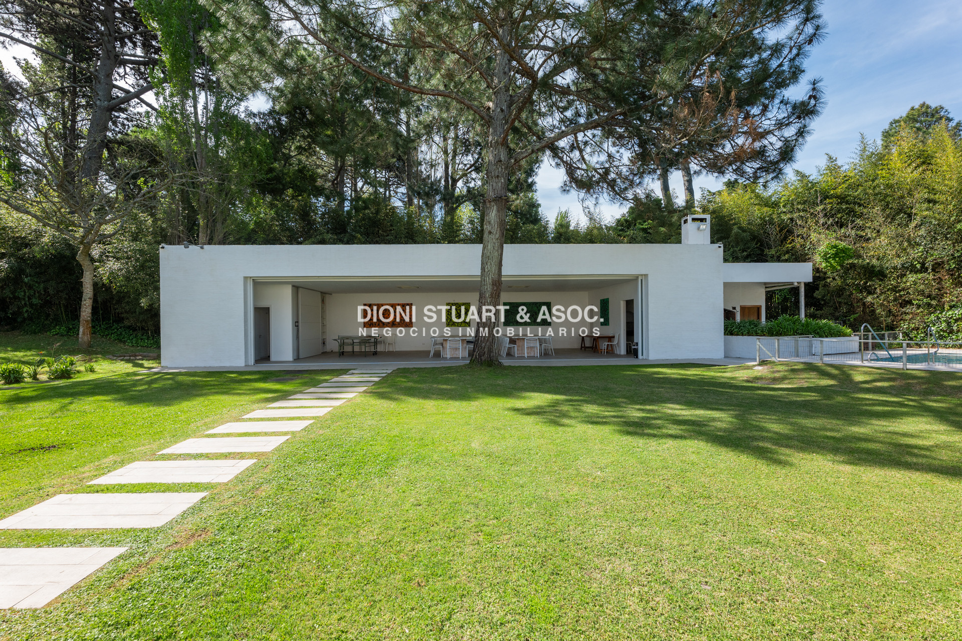 Casa ID.1132 - VENTA CASA EN EL GOLF - 5 DORMITORIOS + DEPENDENCIA - MEGA BARBACOA