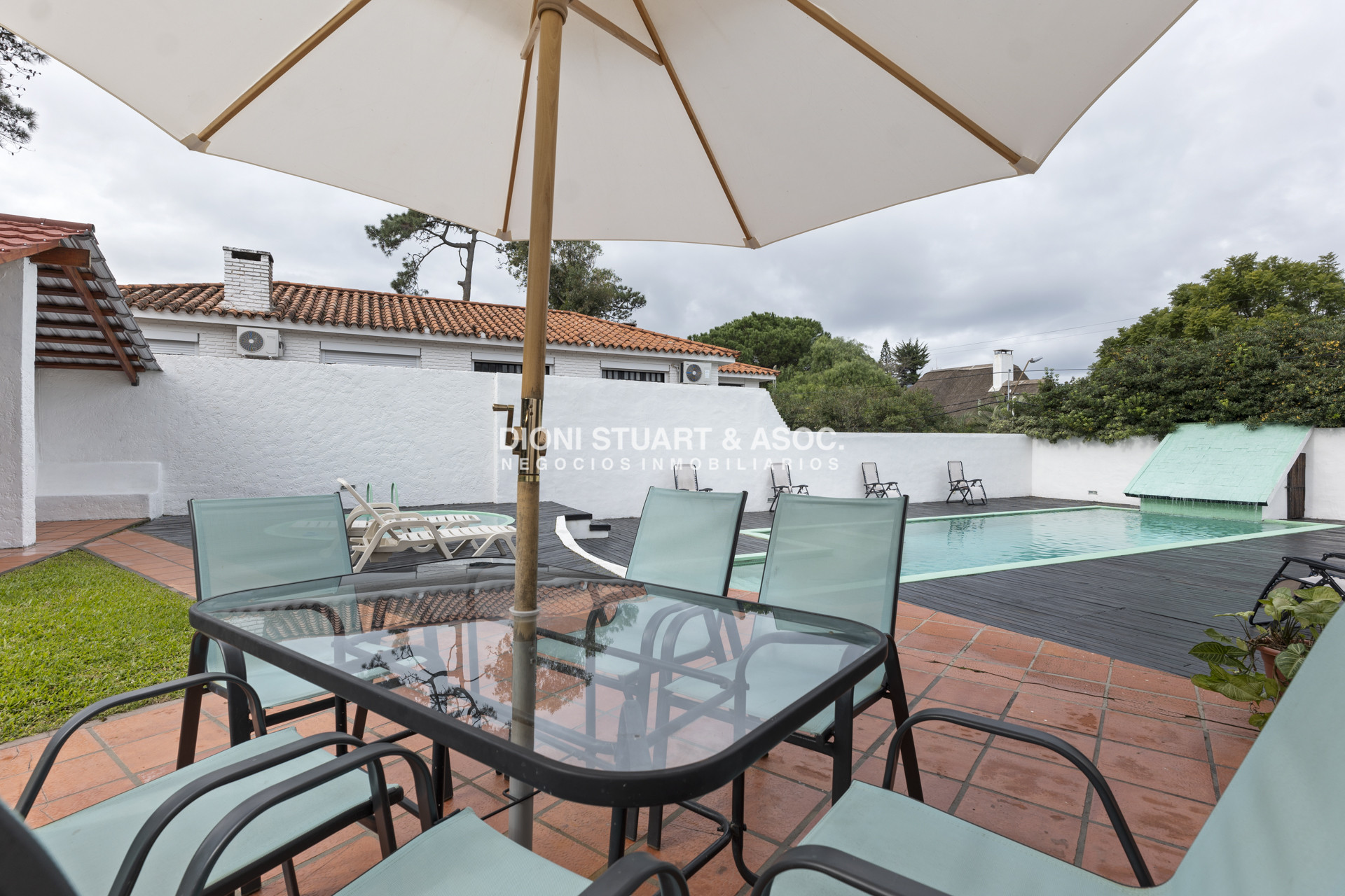 Casa ID.680 - CASA EN ALQUILER ANUAL EN LA MANSA - 5 DORMITORIOS - CON PISCINA