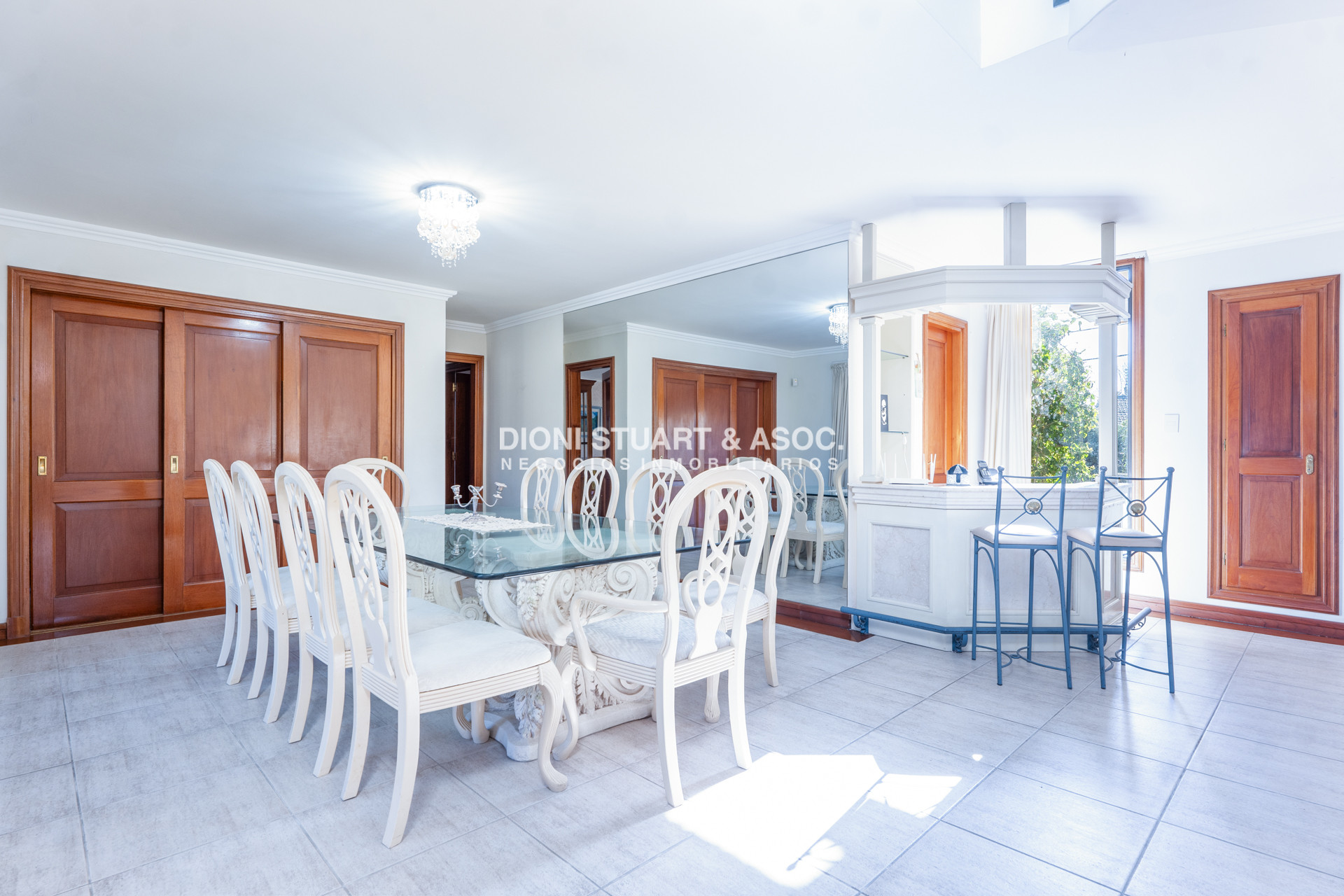 Casa ID.1057 - VENTA CASA 7 DORMITORIOS PLAYA MANSA A 1 CUADRA DEL MAR