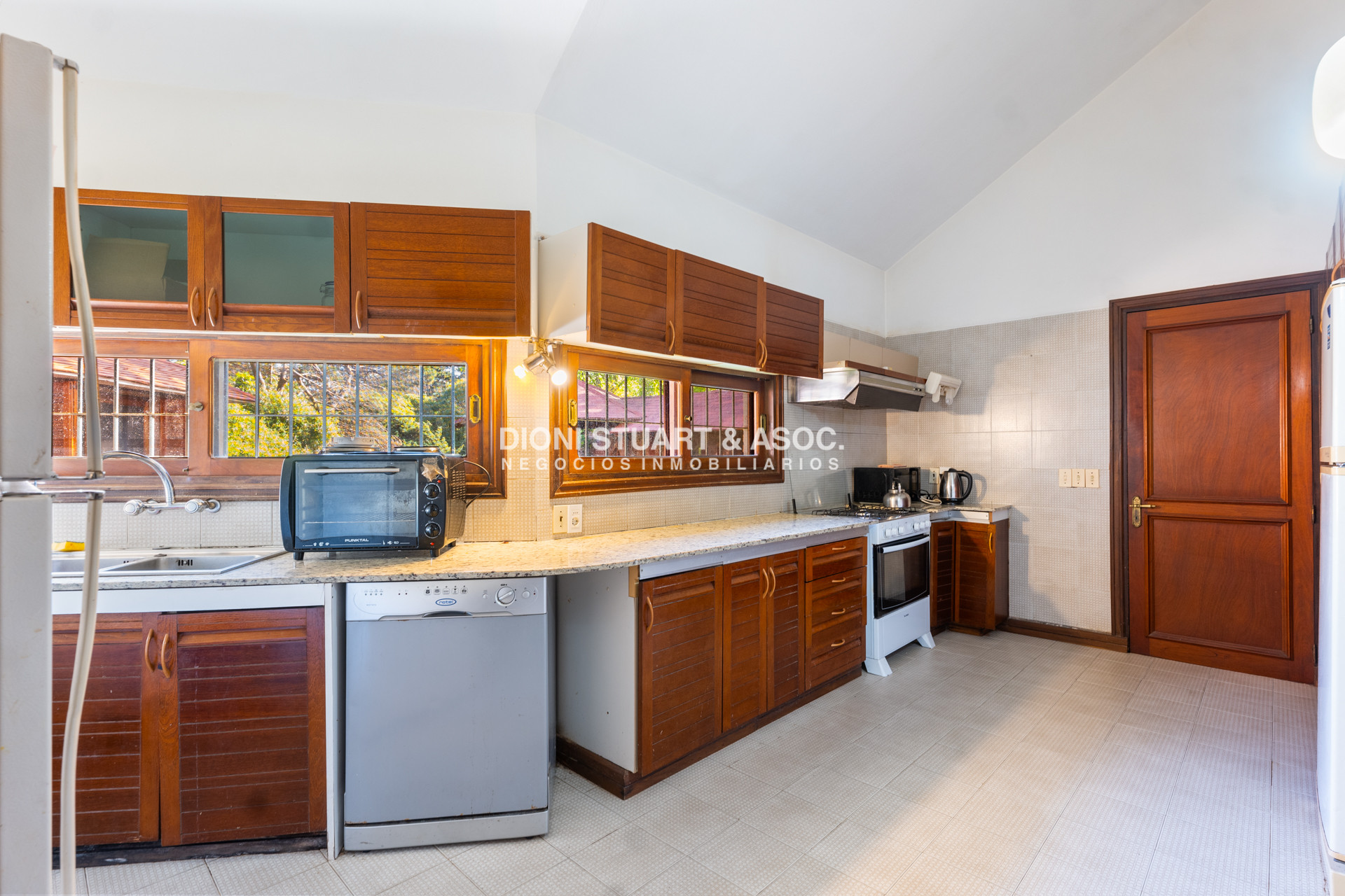 Casa ID.797 - Casa en Alquiler en Barrio Golf - Playa Brava - 5 Dormitorios y Piscina