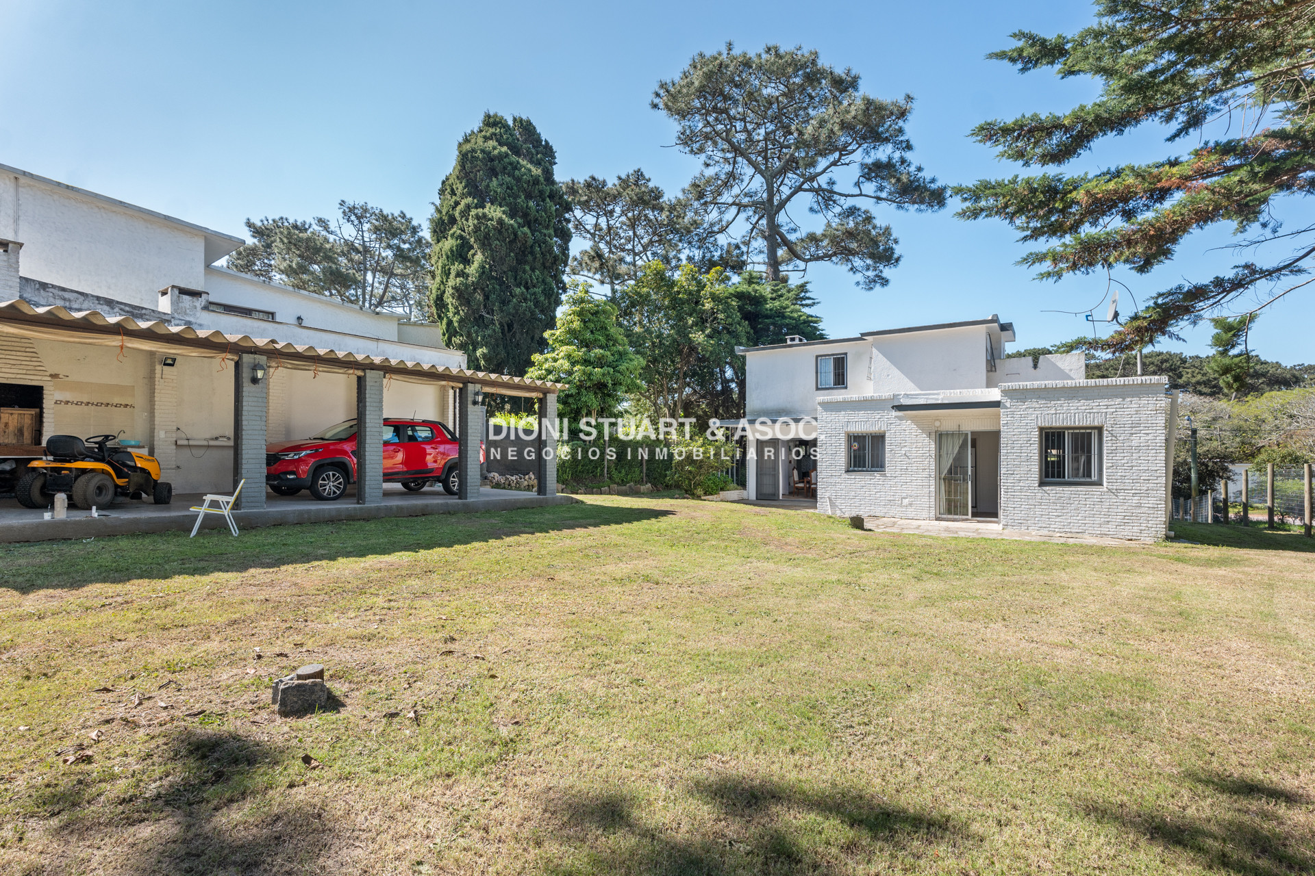 Casa ID.785 - CASA EN VENTA DE 5 DORMITORIOS CERCA DEL SHOPPING