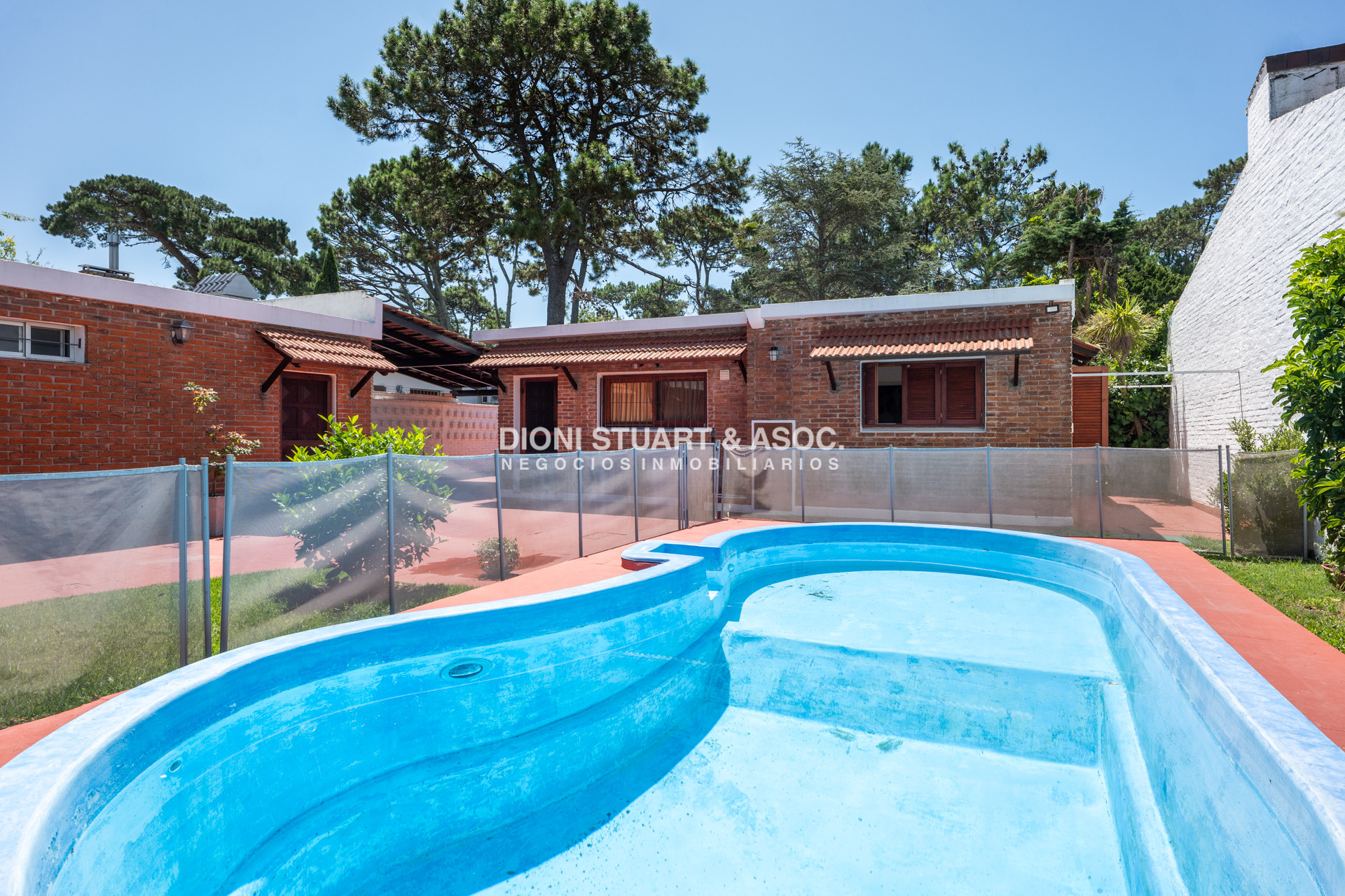 Casa ID.908 - CASA EN PLAYA MANSA - 5 DORMITORIOS - 5 BAÑOS - RECICLADA - CON PISCINA