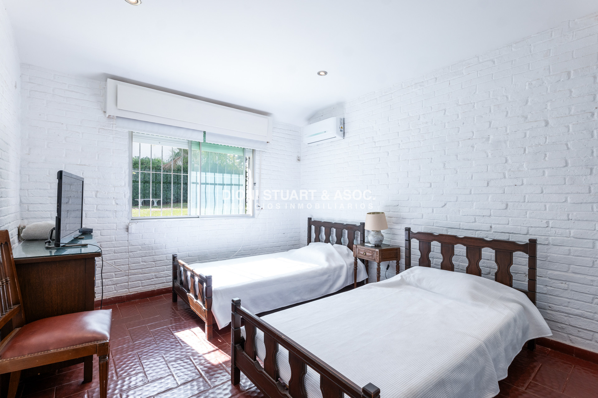 Casa ID.941 - CASA EN VENTA CERCA DEL MAR PLAYA BRAVA RINCON DEL INDIO - 4 DORMITORIOS + BARBACOA + PISCINA