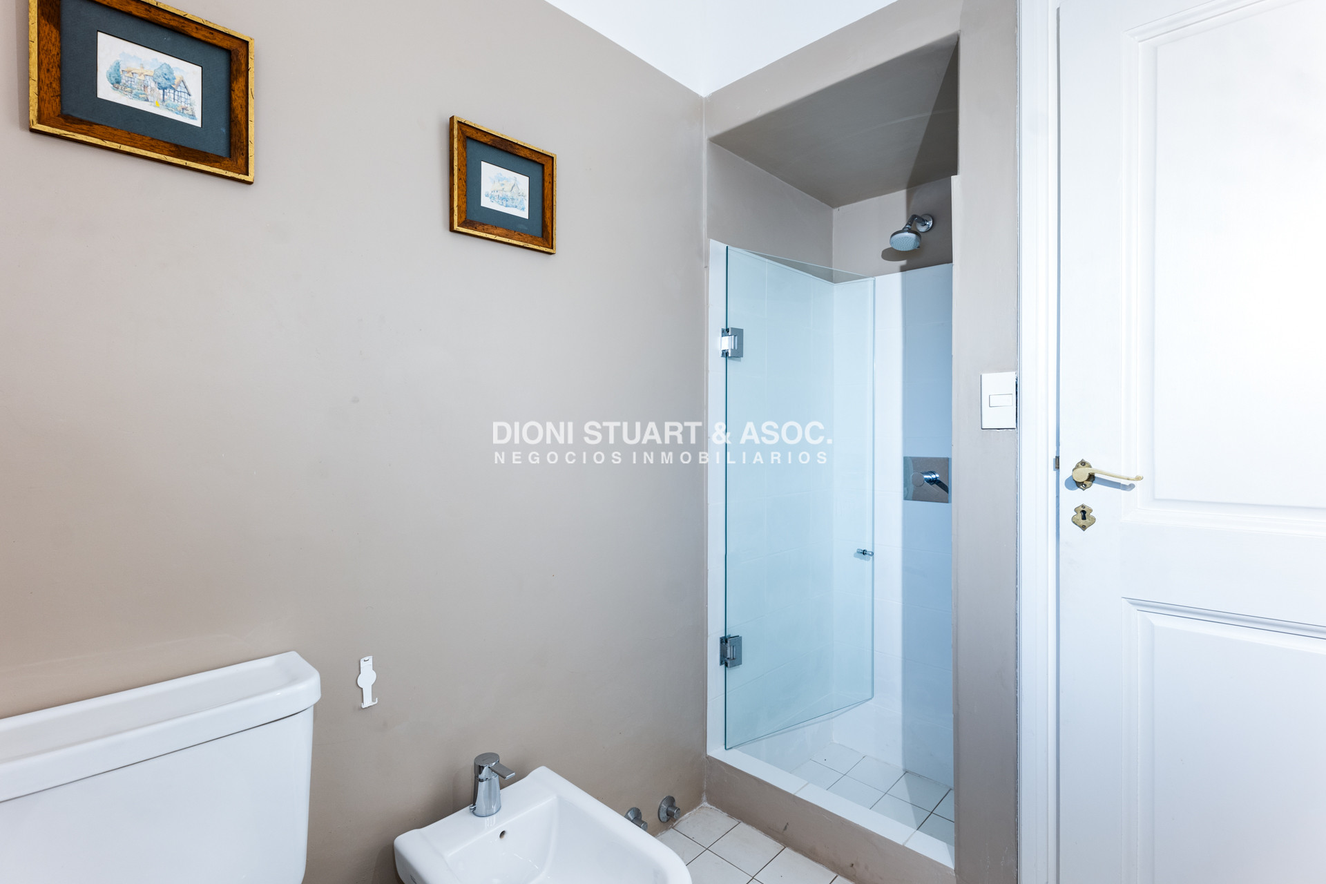 Casa ID.766 - CASA EN VENTA EN PLAYA MANSA CON PISCINA EXCELENTE CONSTRUCCIÓN