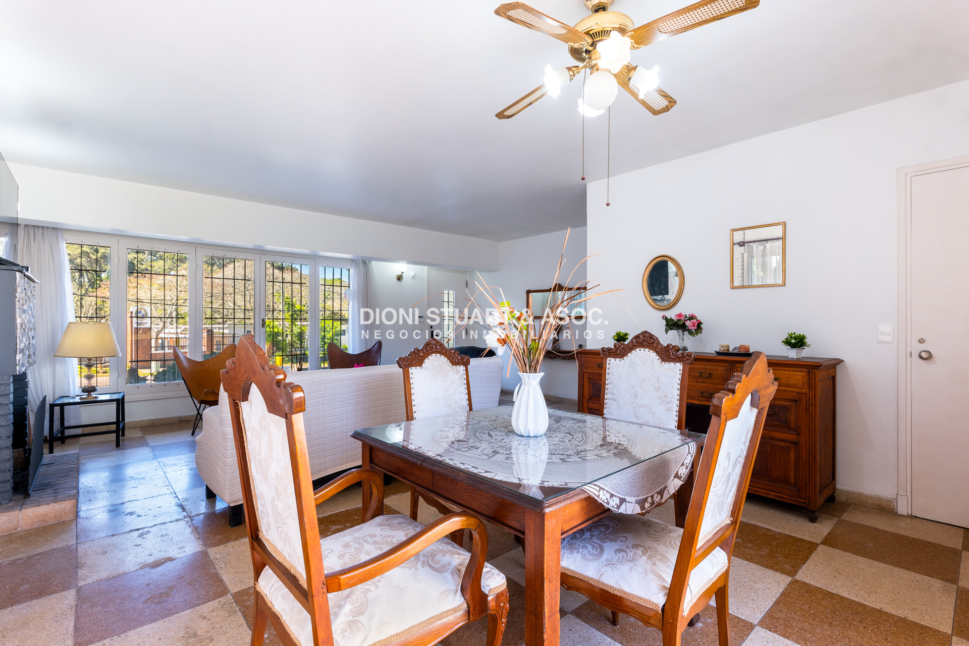 Casa ID.785 - CASA EN VENTA DE 5 DORMITORIOS CERCA DEL SHOPPING