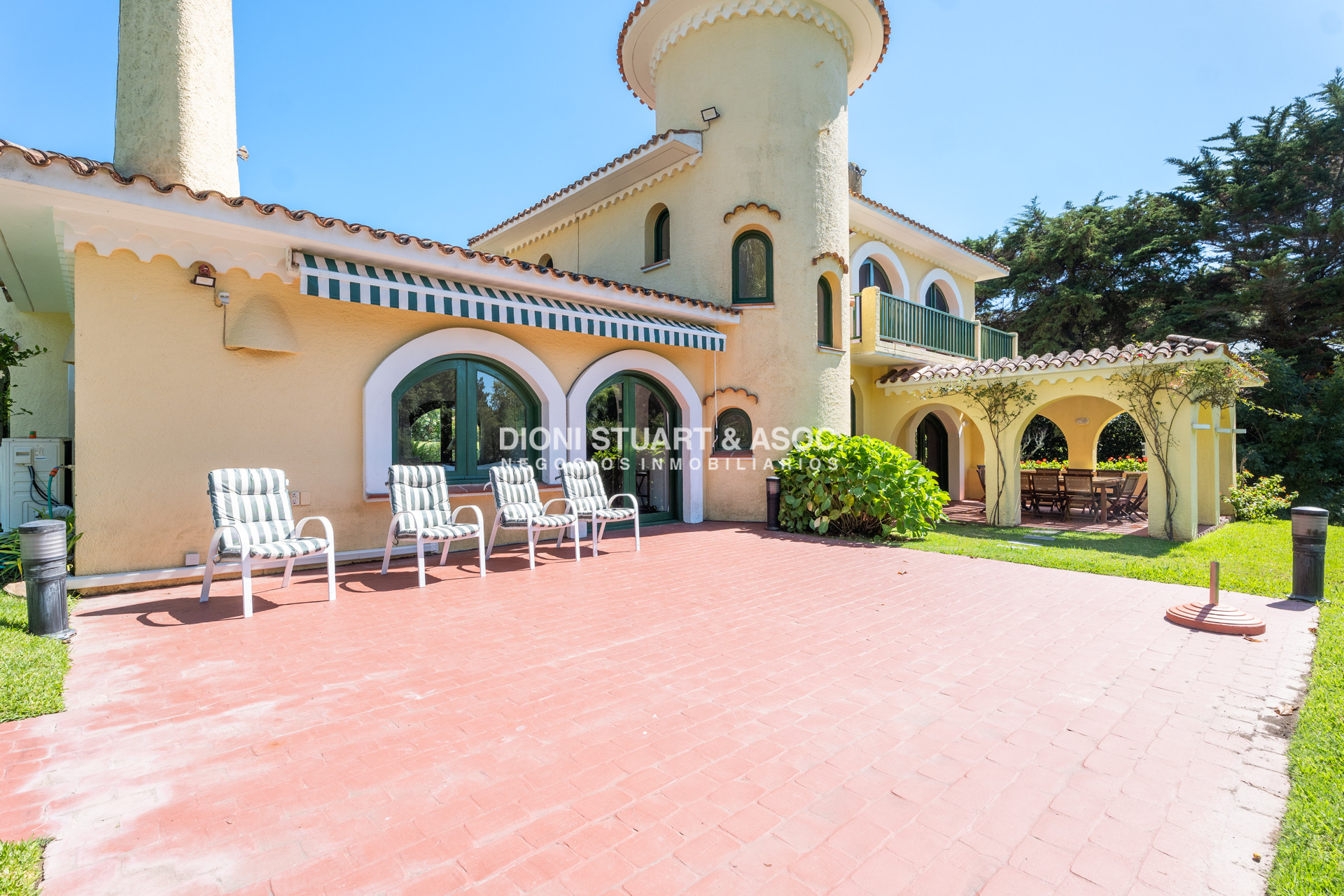 Casa ID.906 - CASA EN ALQUILER ANUAL SAN RAFAEL - EL GOLF - 3 DORMITORIOS EN SUITE + DEP. - PISCINA