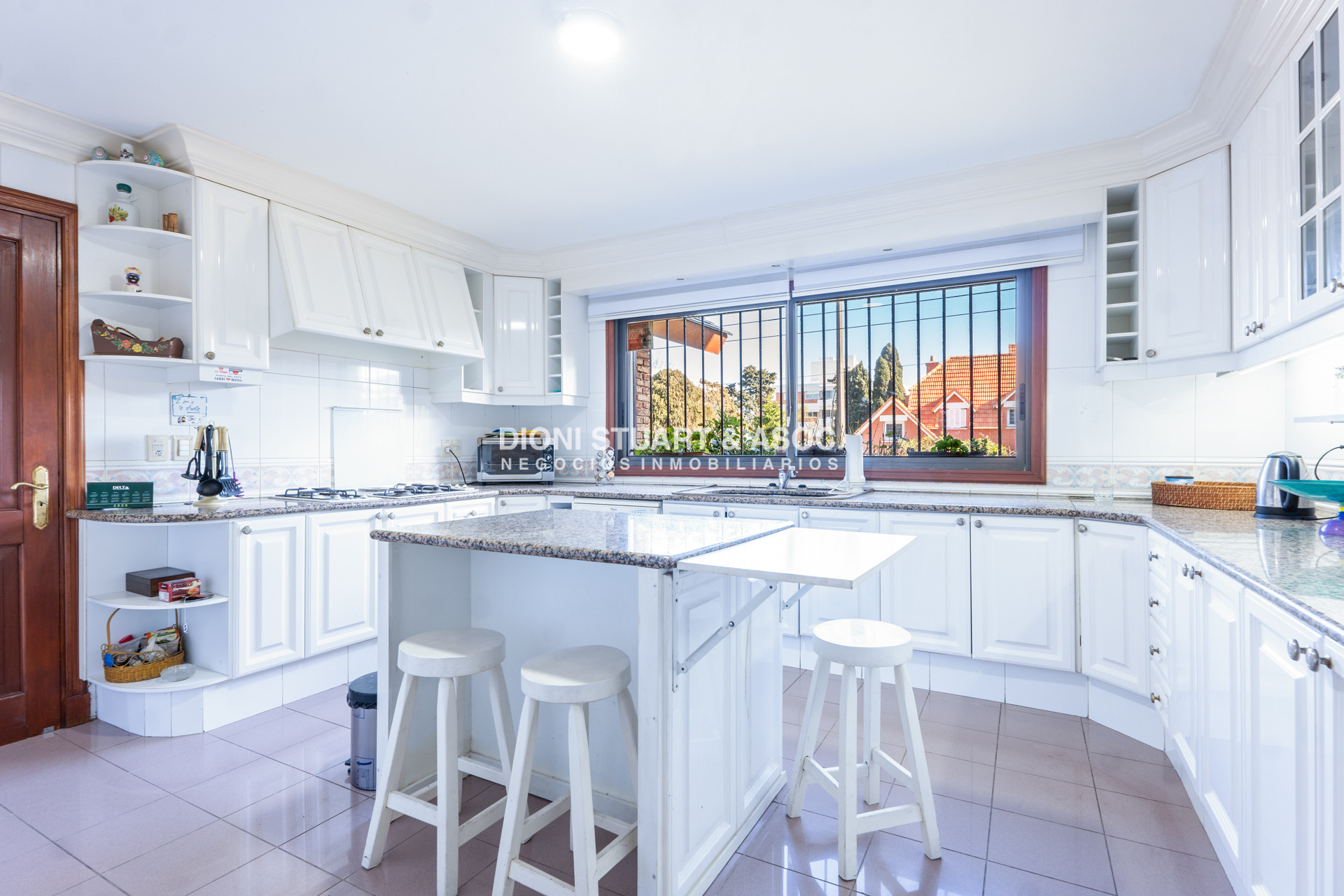 Casa ID.1057 - VENTA CASA 7 DORMITORIOS PLAYA MANSA A 1 CUADRA DEL MAR