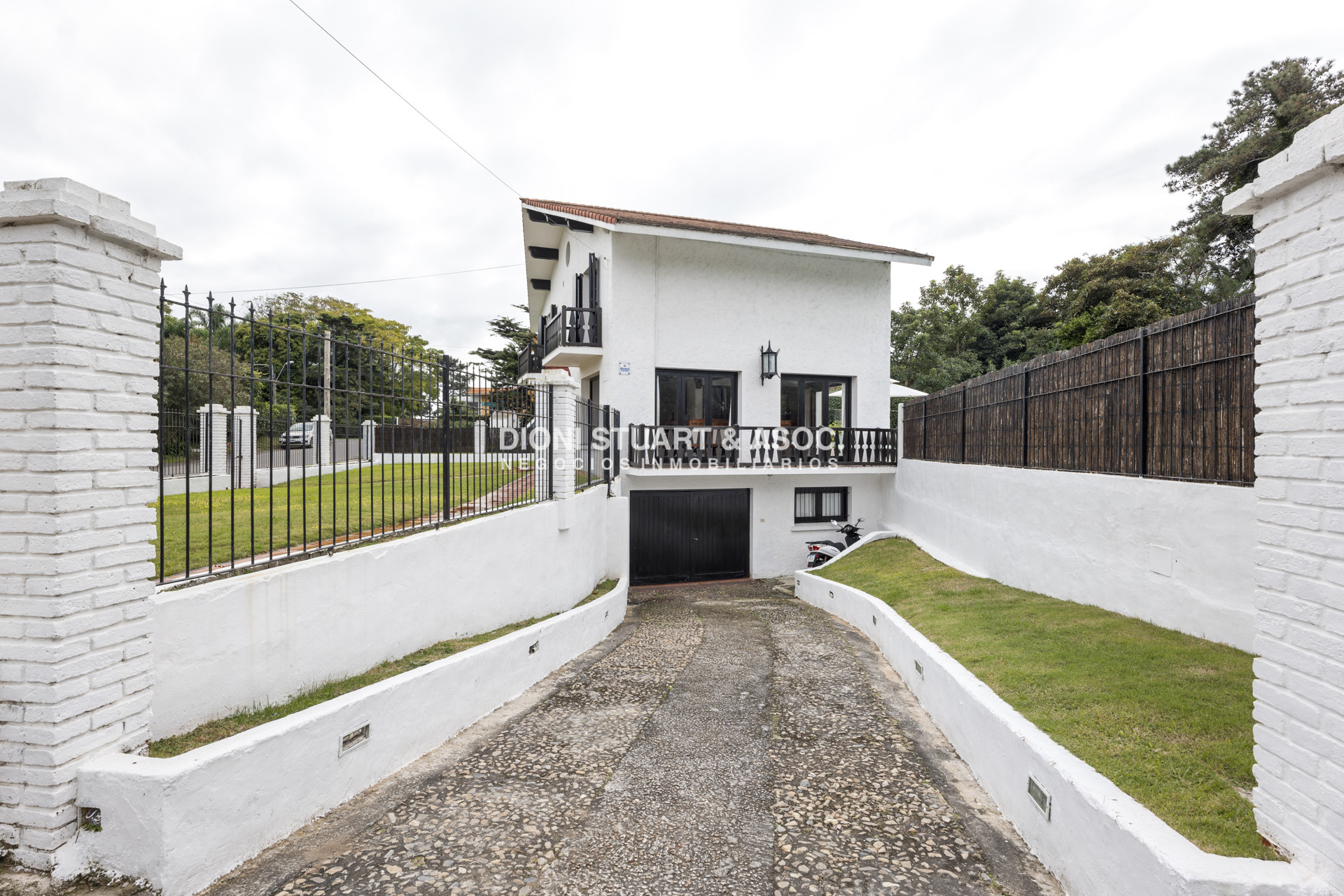 Casa ID.680 - CASA EN ALQUILER ANUAL EN LA MANSA - 5 DORMITORIOS - CON PISCINA
