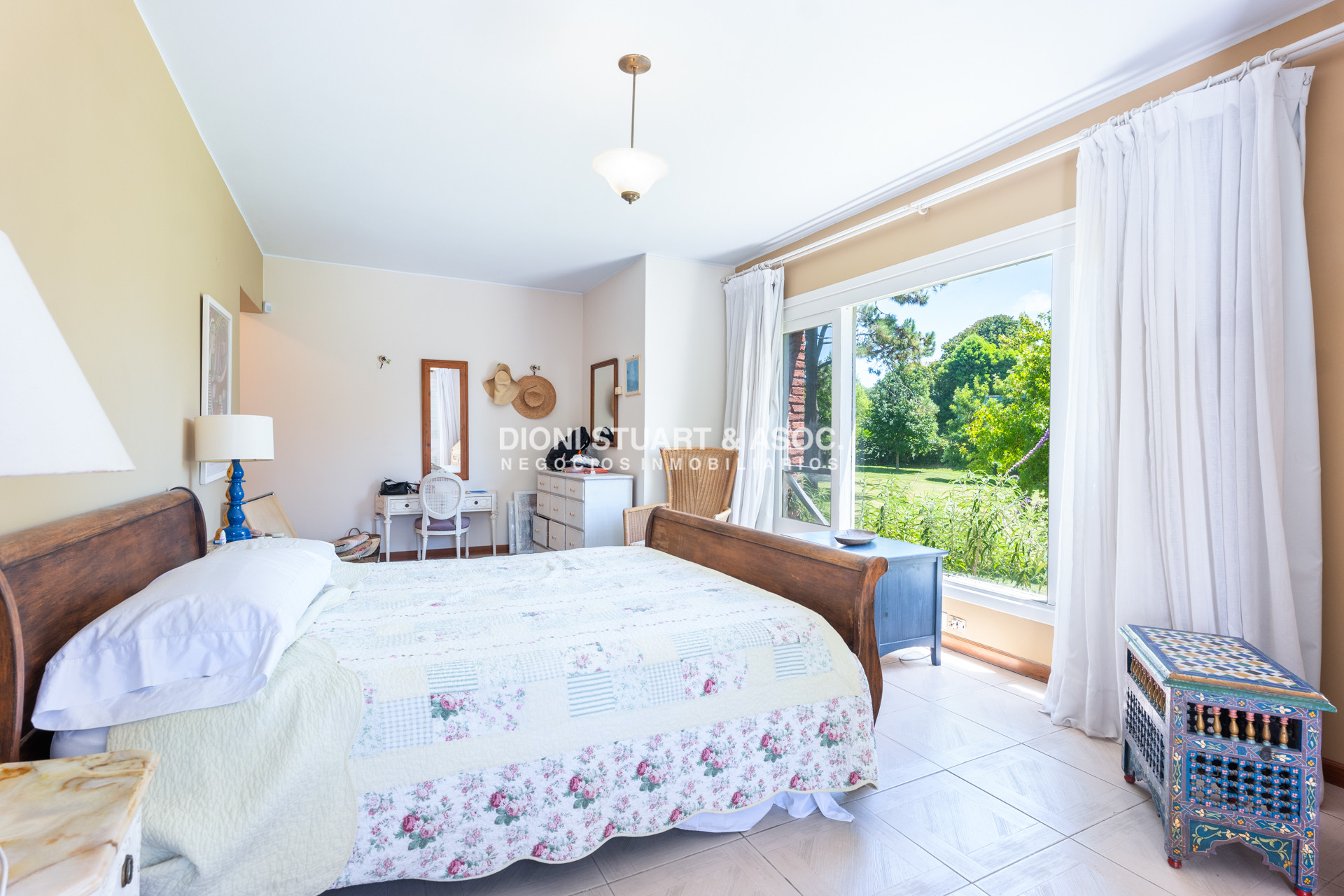Casa ID.901 - CASA EN VENTA EN  EL GOLF CON 4 DORMITORIOS EN SUITE + DEP. - BARBACOA Y SAUNA - INCREIBLE
