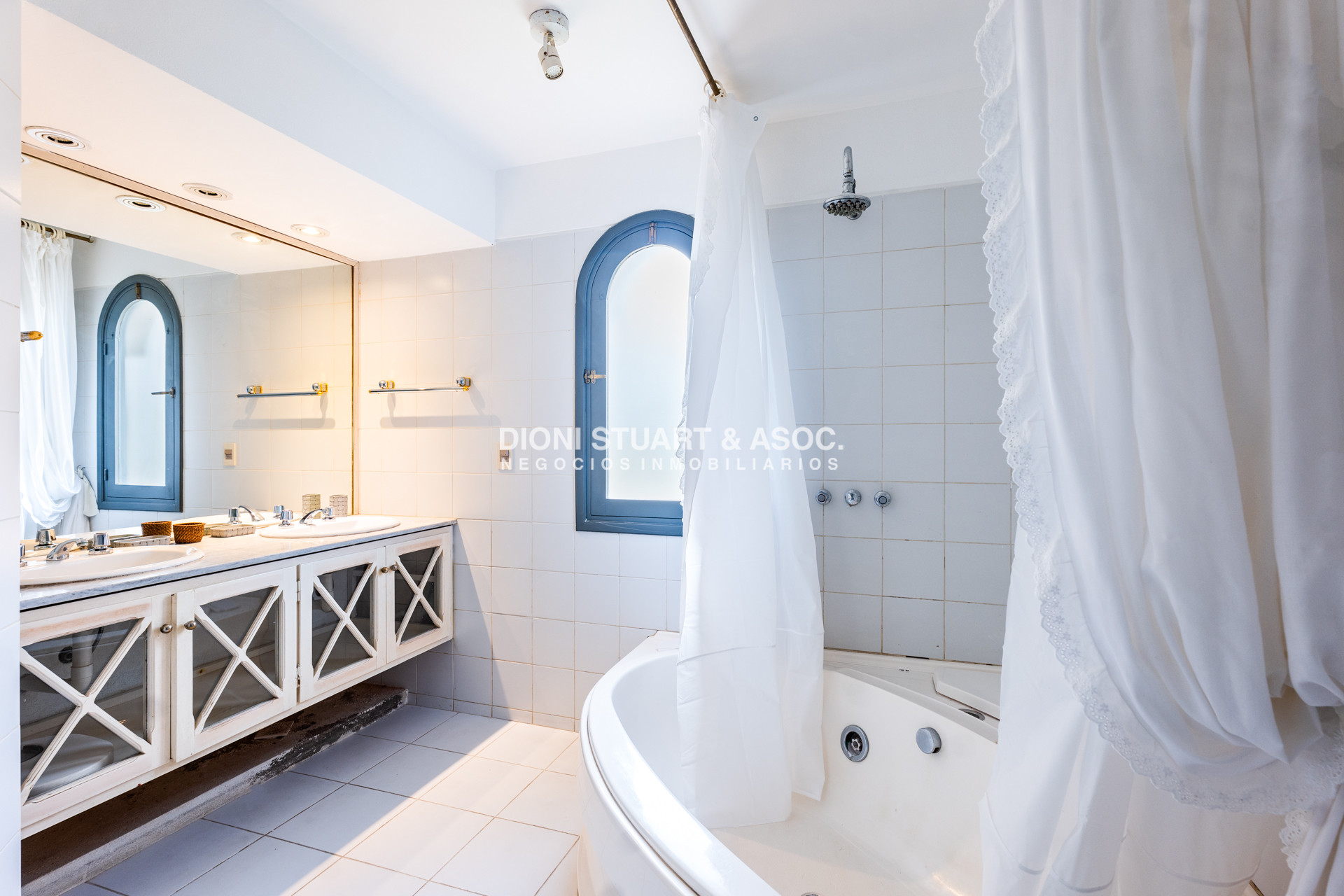 Casa ID.803 - CASA EN VENTA EN EL GOLF CON 8 DORMITORIOS EN SUTIE