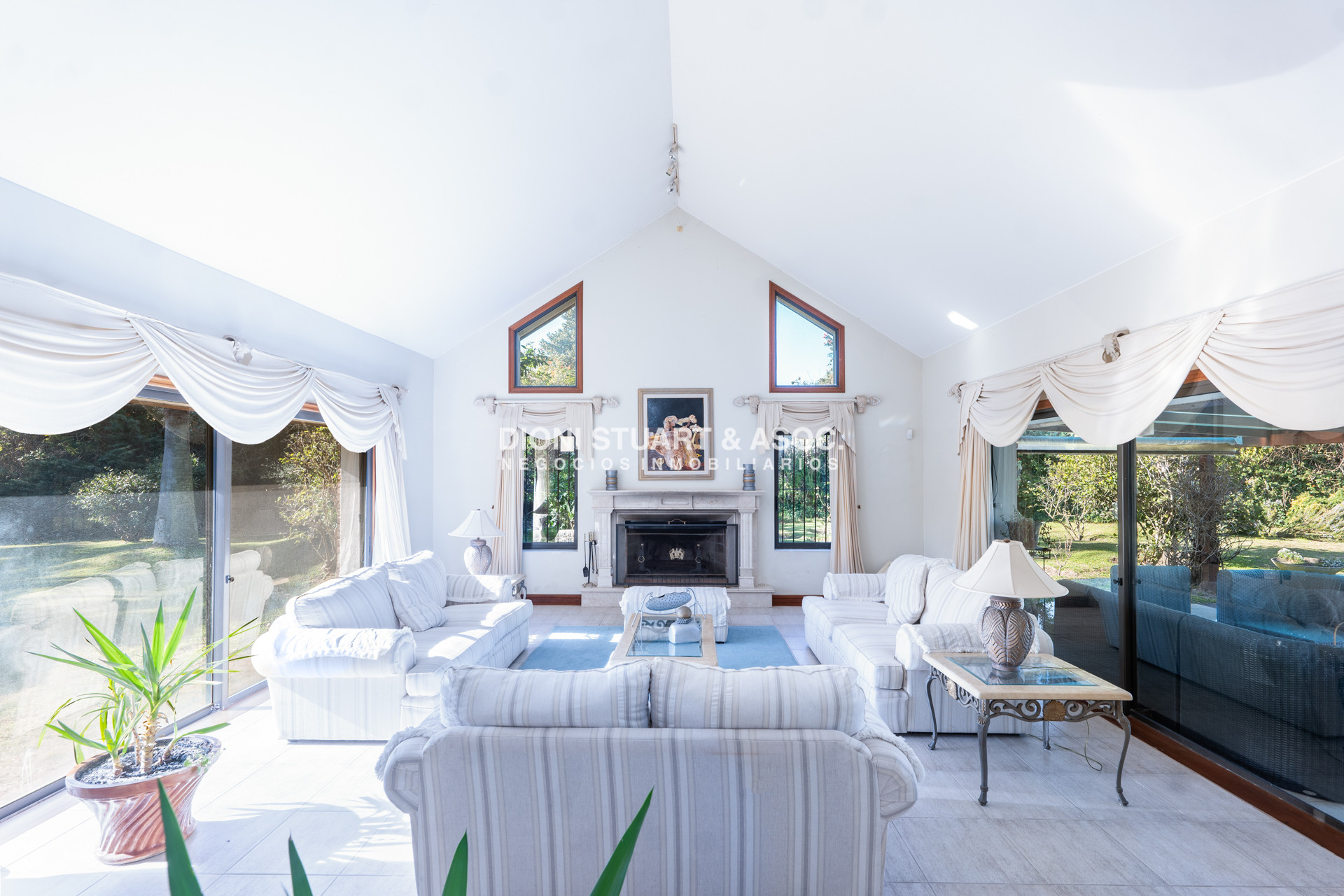 Casa ID.1057 - VENTA CASA 7 DORMITORIOS PLAYA MANSA A 1 CUADRA DEL MAR