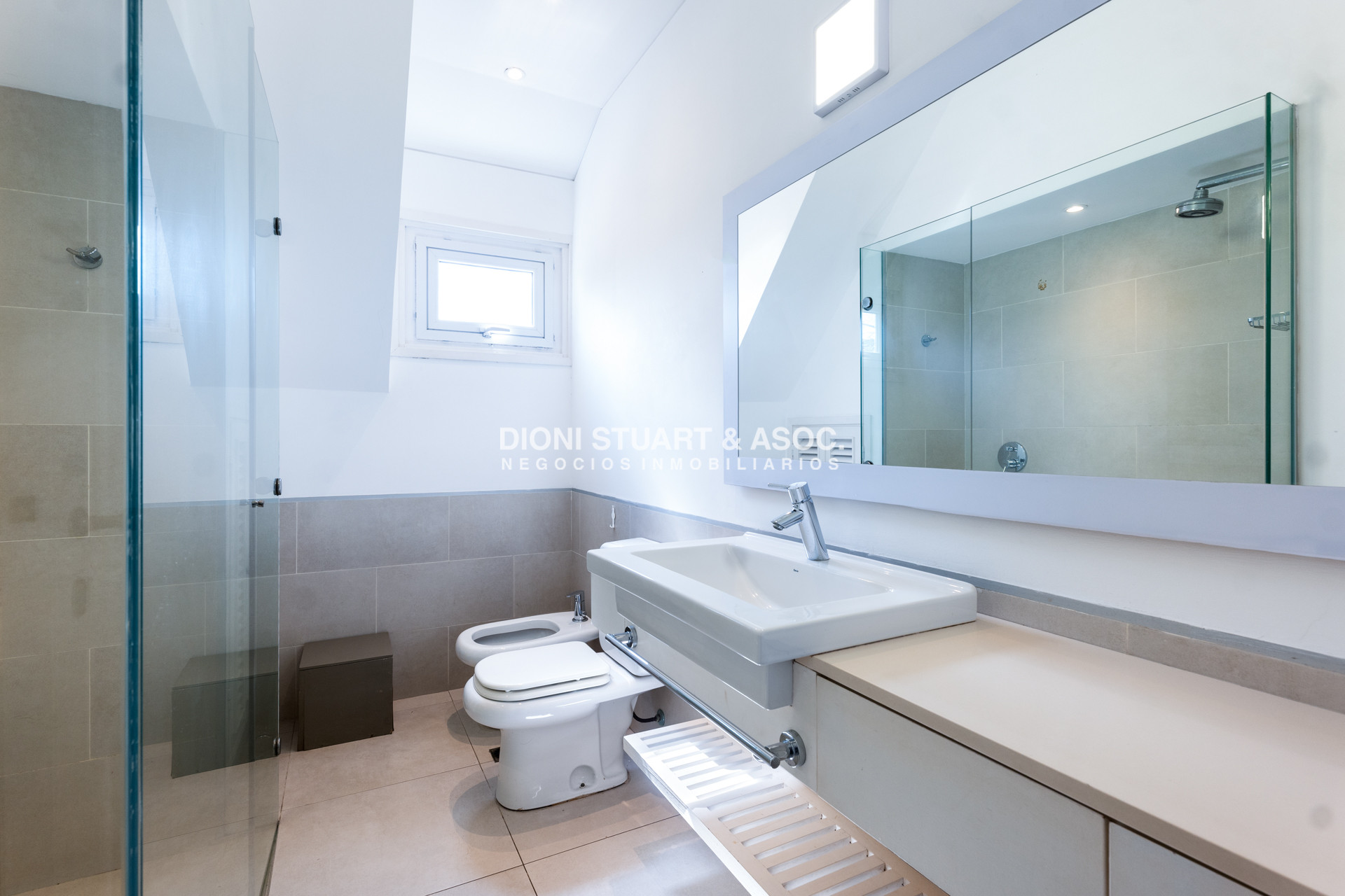 Casa ID.766 - CASA EN VENTA EN PLAYA MANSA CON PISCINA EXCELENTE CONSTRUCCIÓN