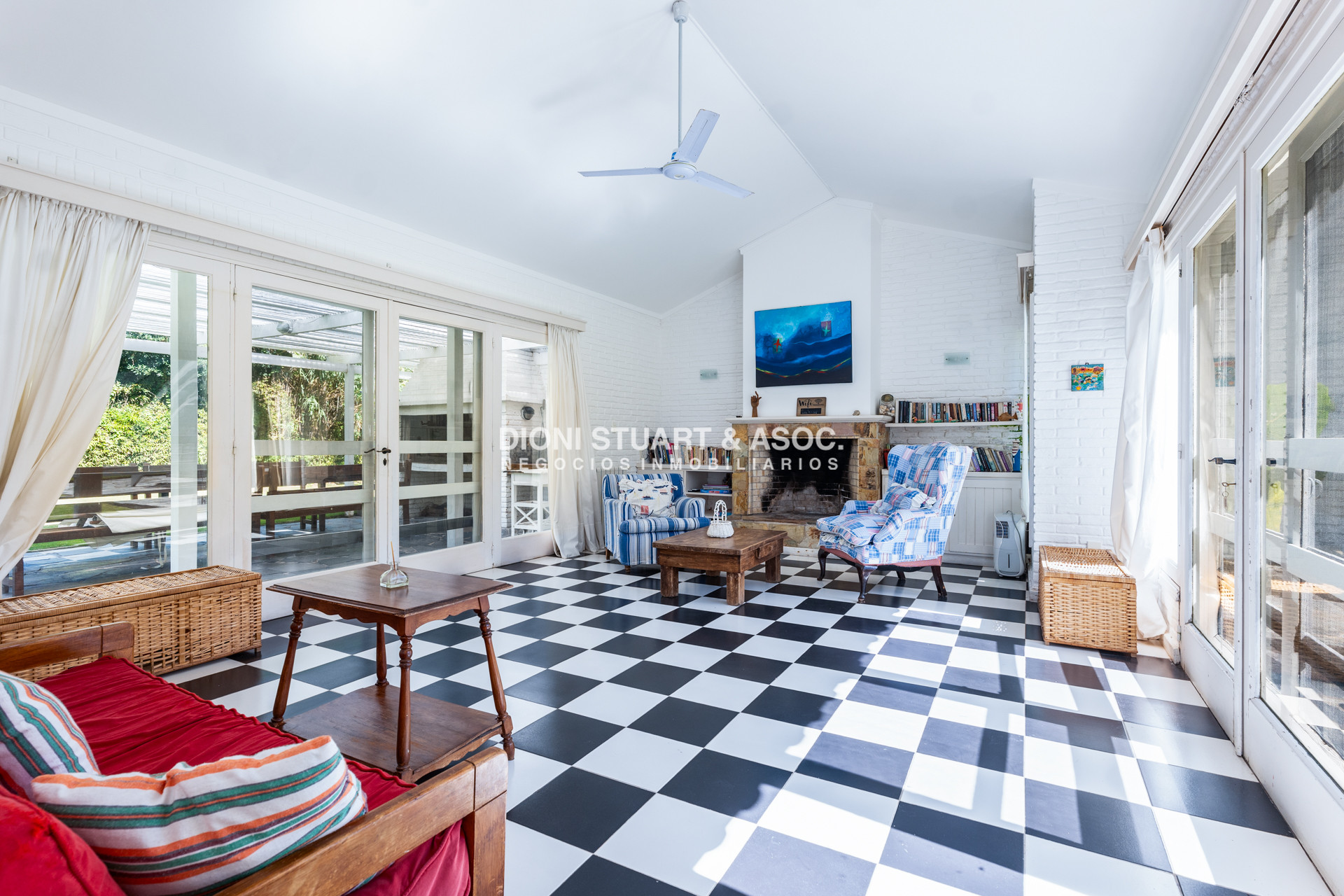 Casa ID.930 - CASA EN VENTA EN SAN RAFAEL CERCA DEL MAR 5 DORMITORIOS + DEPENDENCIA CON PISCINA - ARQ. RAVAZZANI
