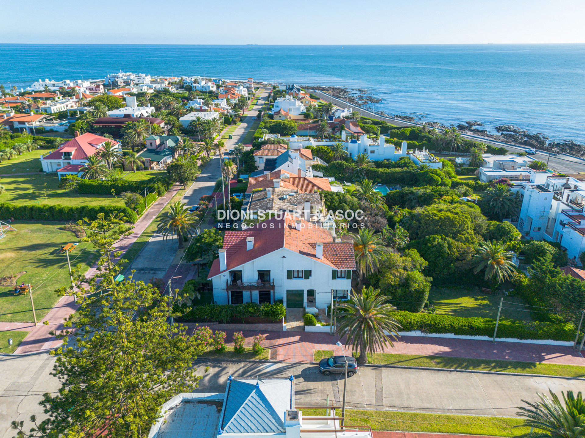Casa ID.527 - CASA EN VENTA EN PUNTA DEL ESTE - 4 DORMITORIOS