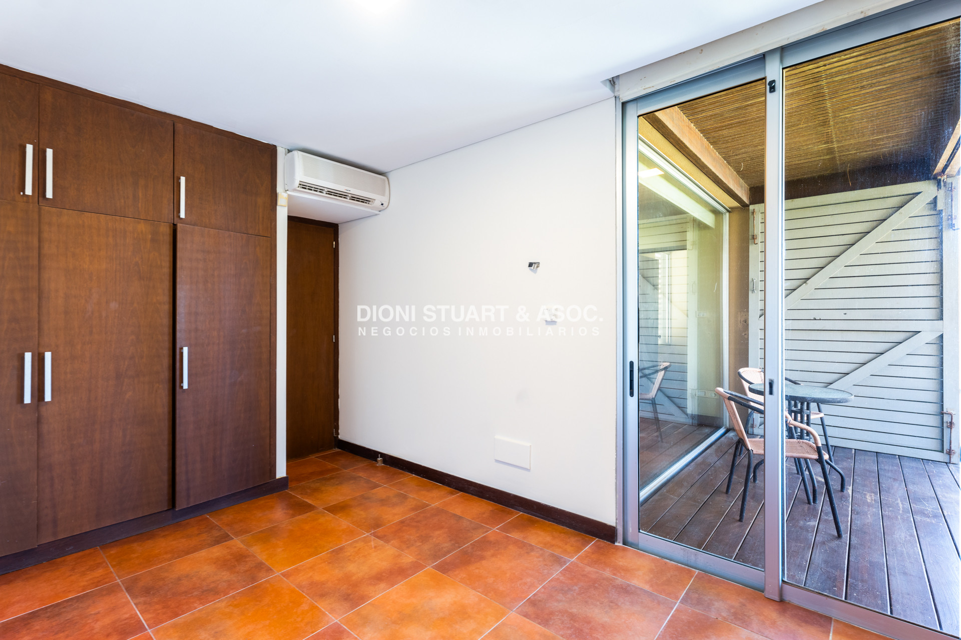 Casa ID.762 - CASA EN VENTA EN MONTOYA CERCA DEL MAR CON 5 DORMITORIOS - LA BARRA
