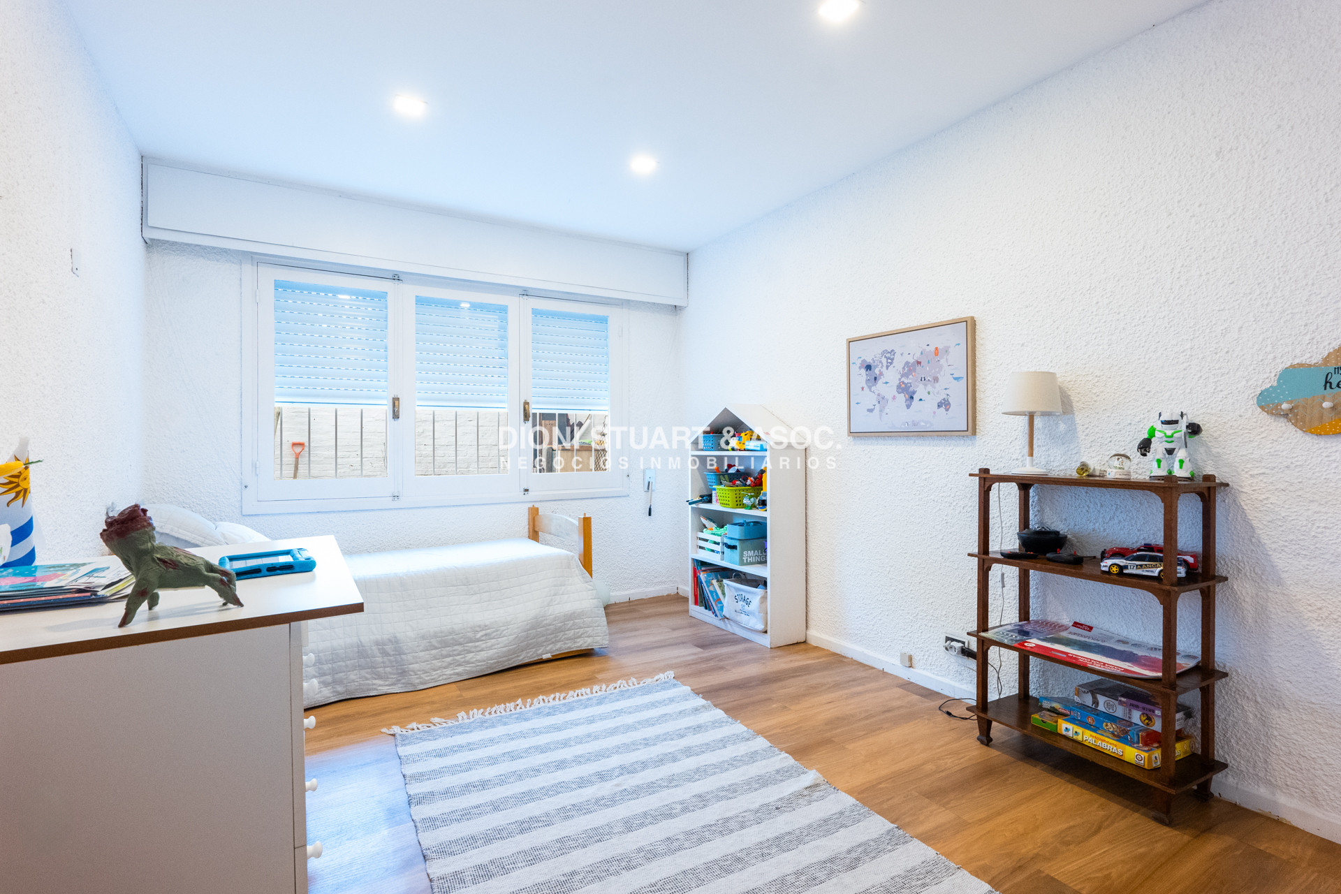 Casa ID.828 - CASA EN ALQUILER CON 5 DORMITORIOS FRENTE AL MAR CON PISCINA - IMPONENTE