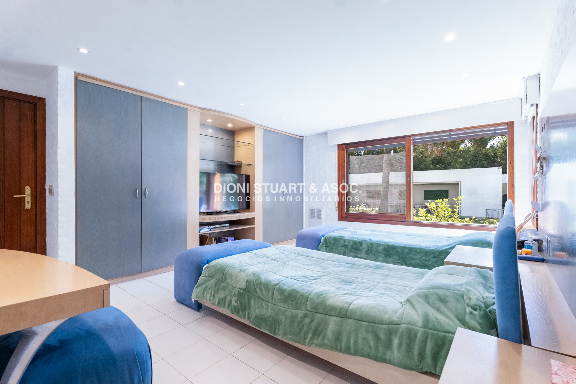 Casa ID.1132 - VENTA CASA EN EL GOLF - 5 DORMITORIOS + DEPENDENCIA - MEGA BARBACOA