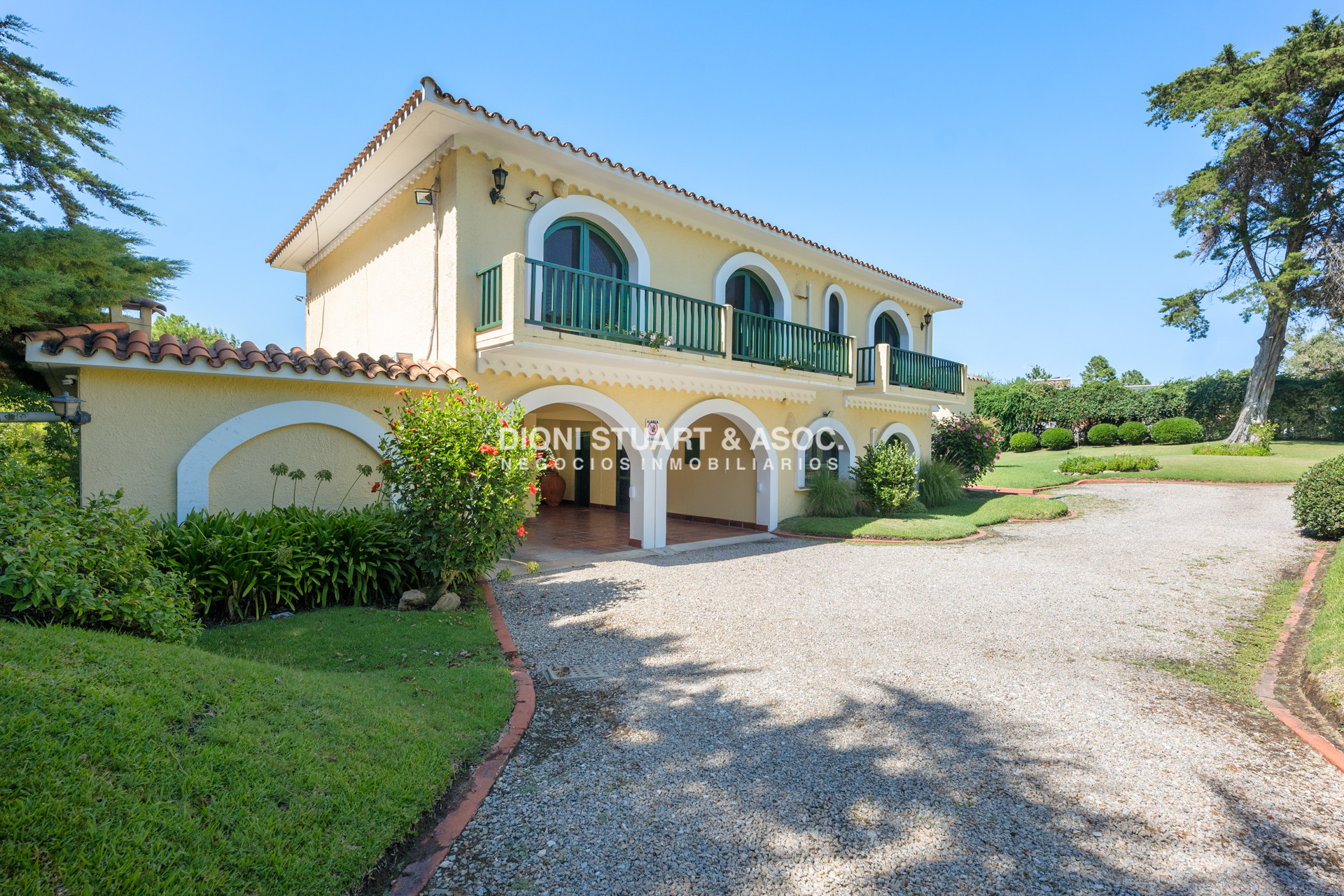 Casa ID.906 - CASA EN ALQUILER ANUAL SAN RAFAEL - EL GOLF - 3 DORMITORIOS EN SUITE + DEP. - PISCINA