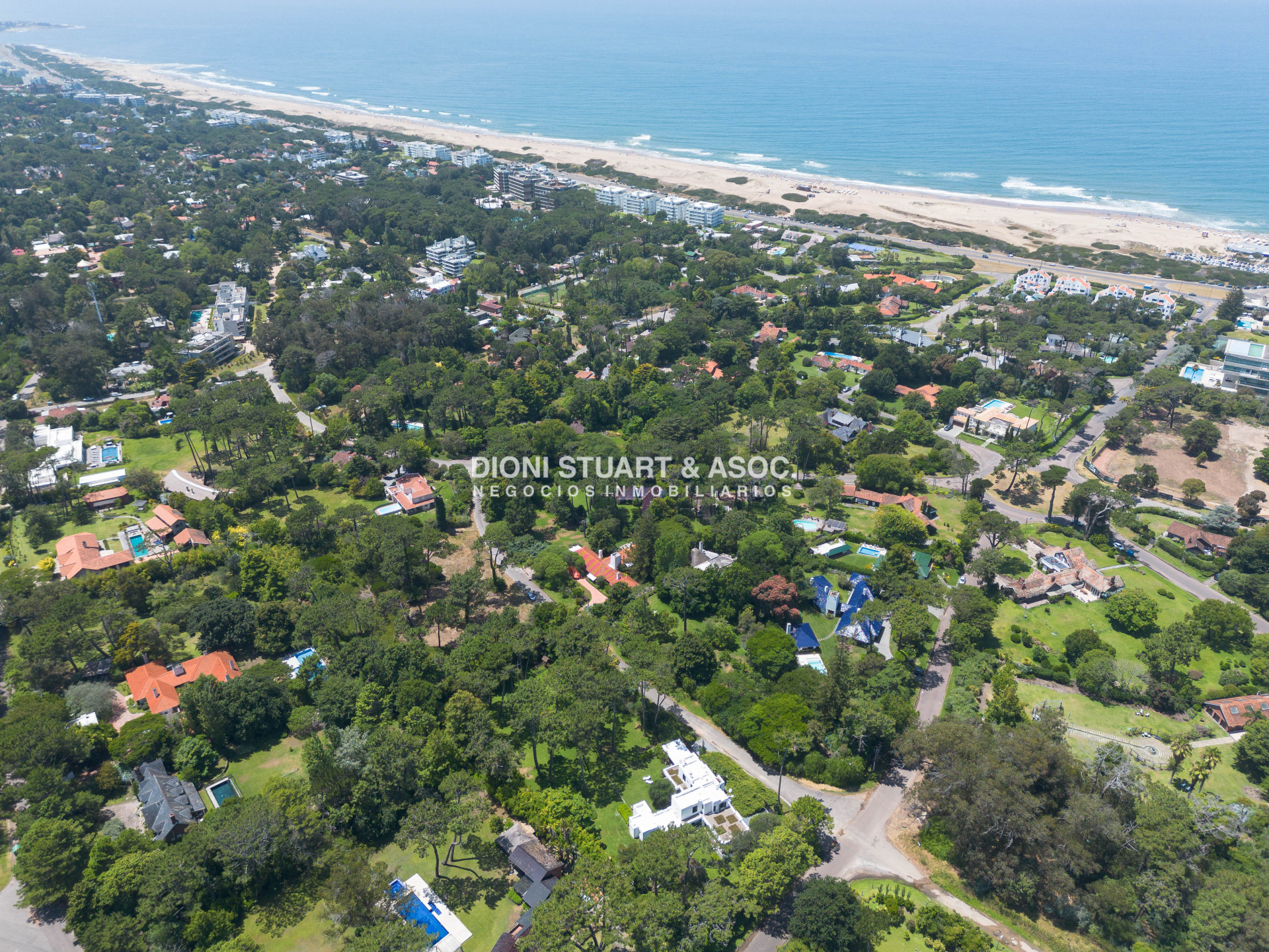 Casa ID.889 - CASA EN VENTA IMPONENTE EN EL GOLF - SAN RAFAEL - 6 DORMITORIOS