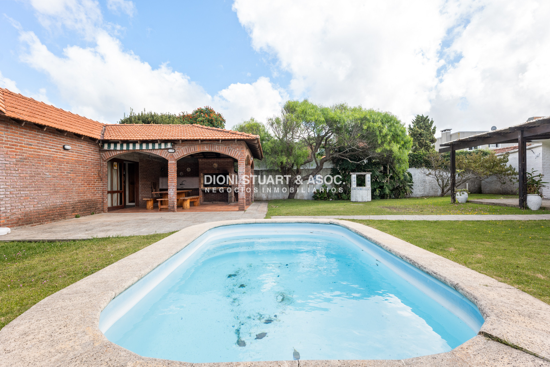 Casa ID.941 - CASA EN VENTA CERCA DEL MAR PLAYA BRAVA RINCON DEL INDIO - 4 DORMITORIOS + BARBACOA + PISCINA