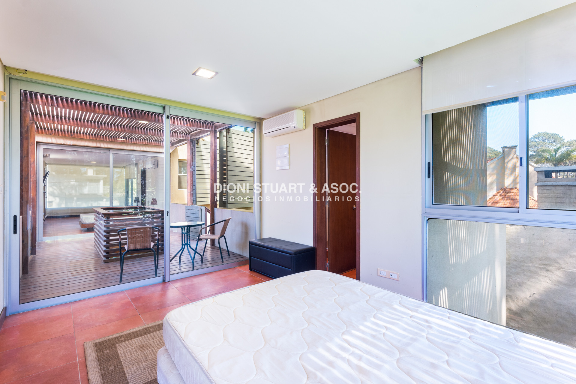 Casa ID.762 - CASA EN VENTA EN MONTOYA CERCA DEL MAR CON 5 DORMITORIOS - LA BARRA