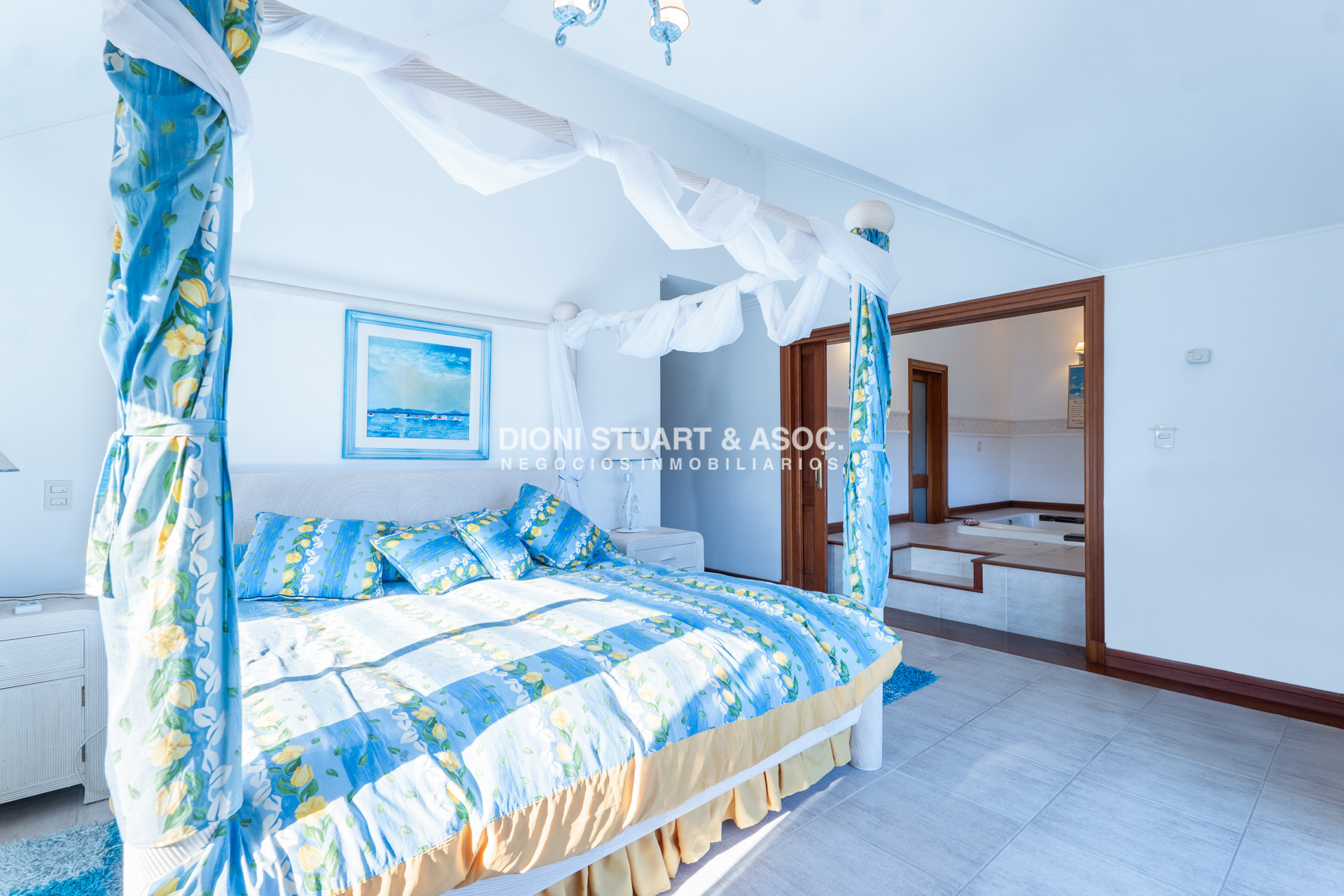 Casa ID.1057 - VENTA CASA 7 DORMITORIOS PLAYA MANSA A 1 CUADRA DEL MAR