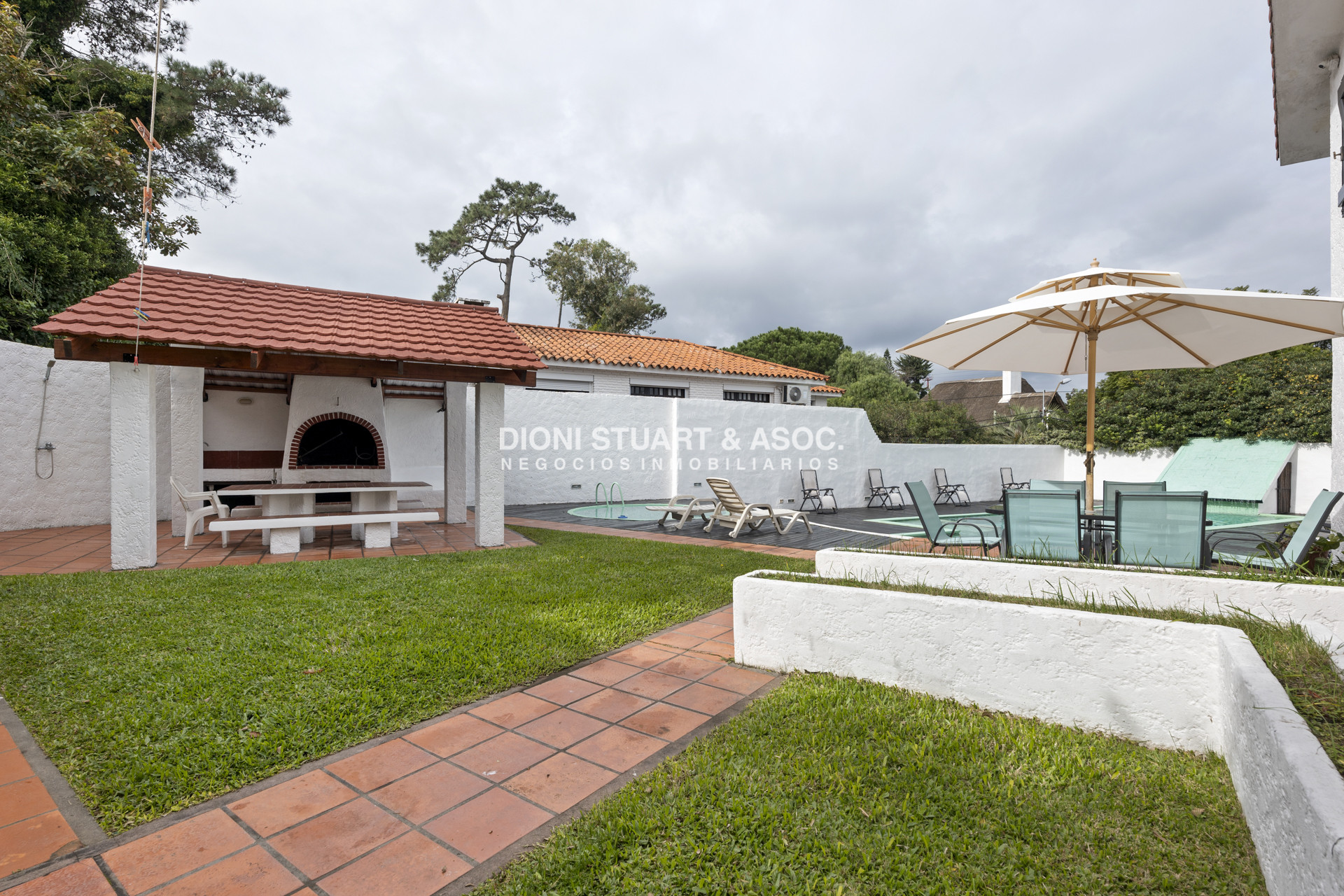 Casa ID.680 - CASA EN ALQUILER ANUAL EN LA MANSA - 5 DORMITORIOS - CON PISCINA