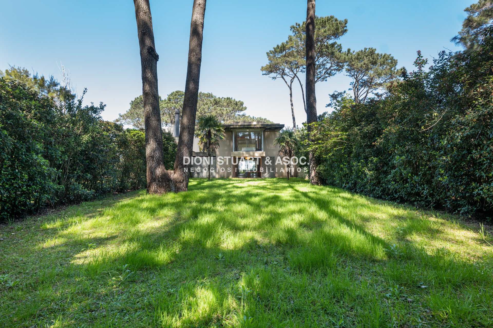 Casa ID.762 - CASA EN VENTA EN MONTOYA CERCA DEL MAR CON 5 DORMITORIOS - LA BARRA