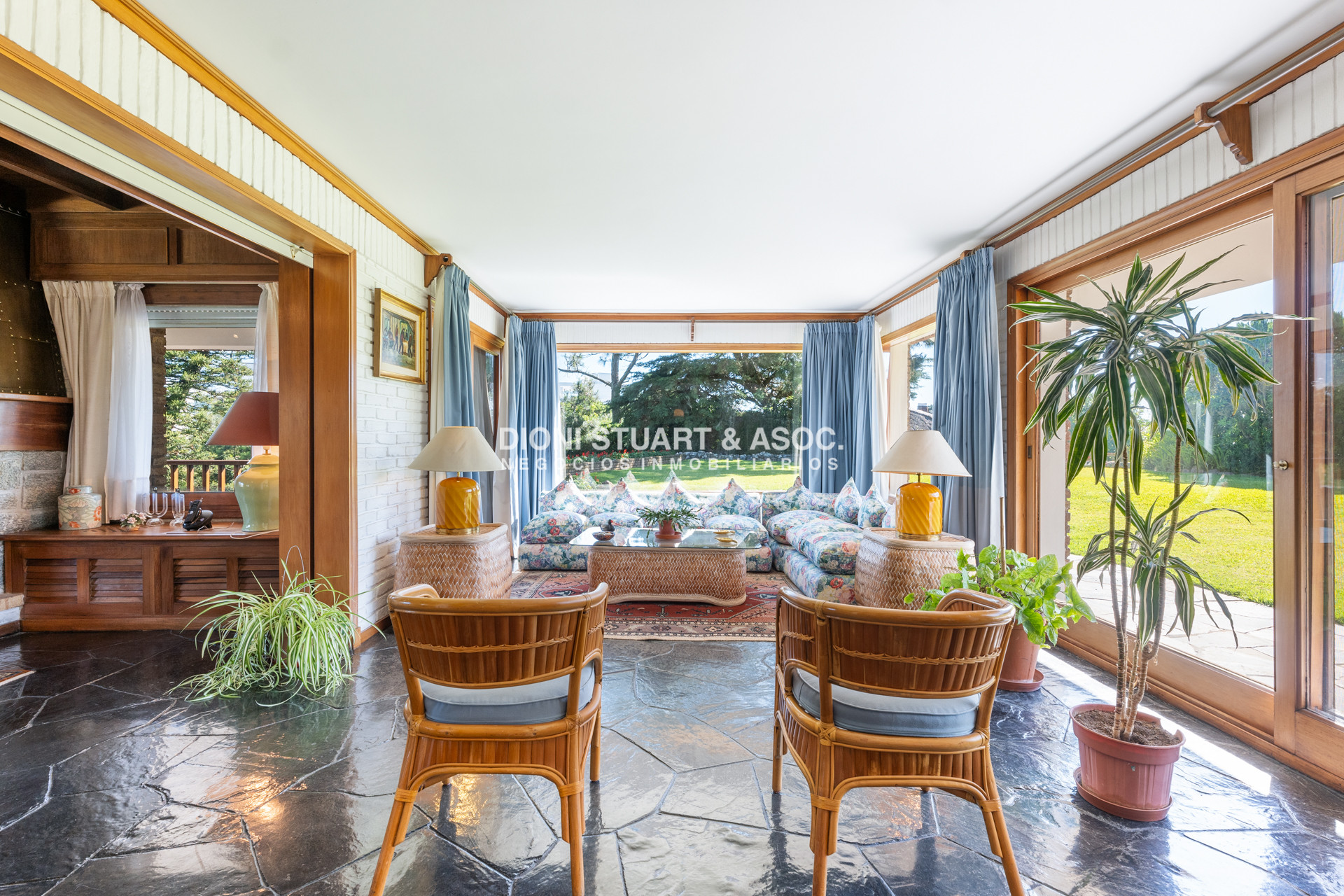 Casa ID.878 - CASA EN VENTA EN PINARES - SUPER TERRENO Y MEGA CONSTRUCCIÓN