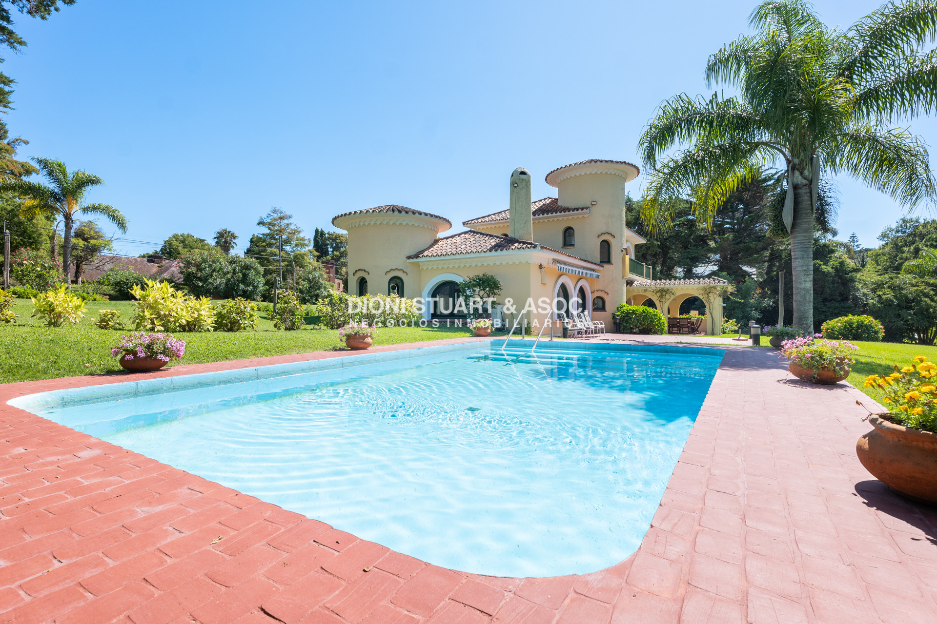 Casa ID.906 - CASA EN ALQUILER ANUAL SAN RAFAEL - EL GOLF - 3 DORMITORIOS EN SUITE + DEP. - PISCINA