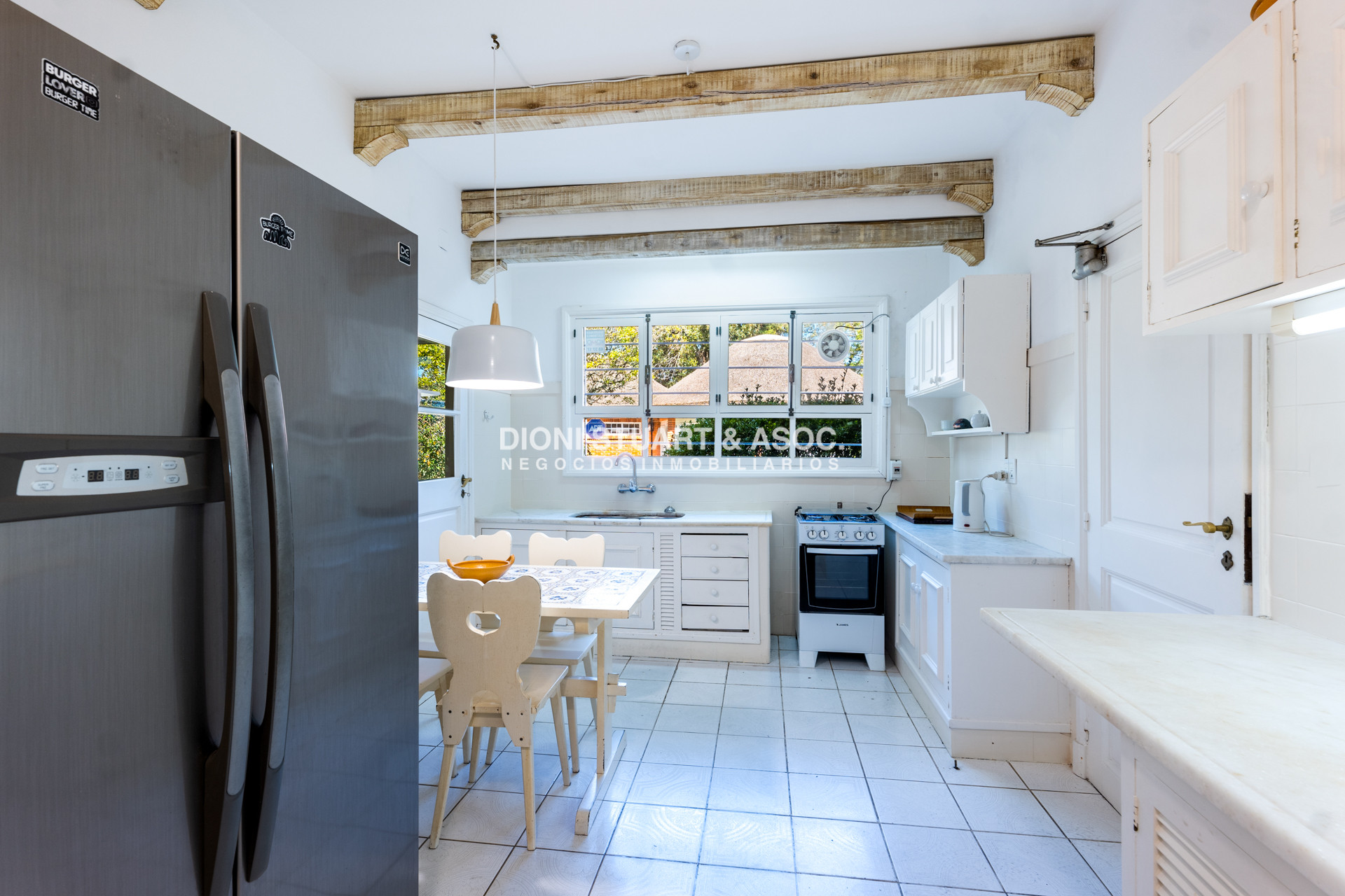 Casa ID.766 - CASA EN VENTA EN PLAYA MANSA CON PISCINA EXCELENTE CONSTRUCCIÓN