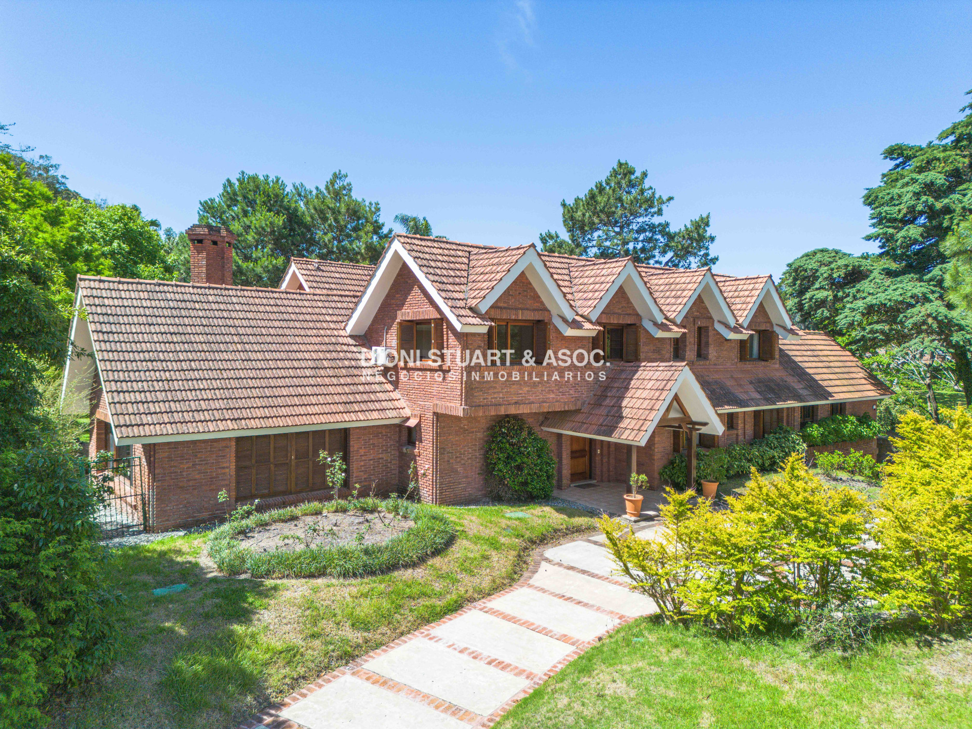 Casa ID.843 - CASA EN VENTA EN EL GOLF - INCREIBLE