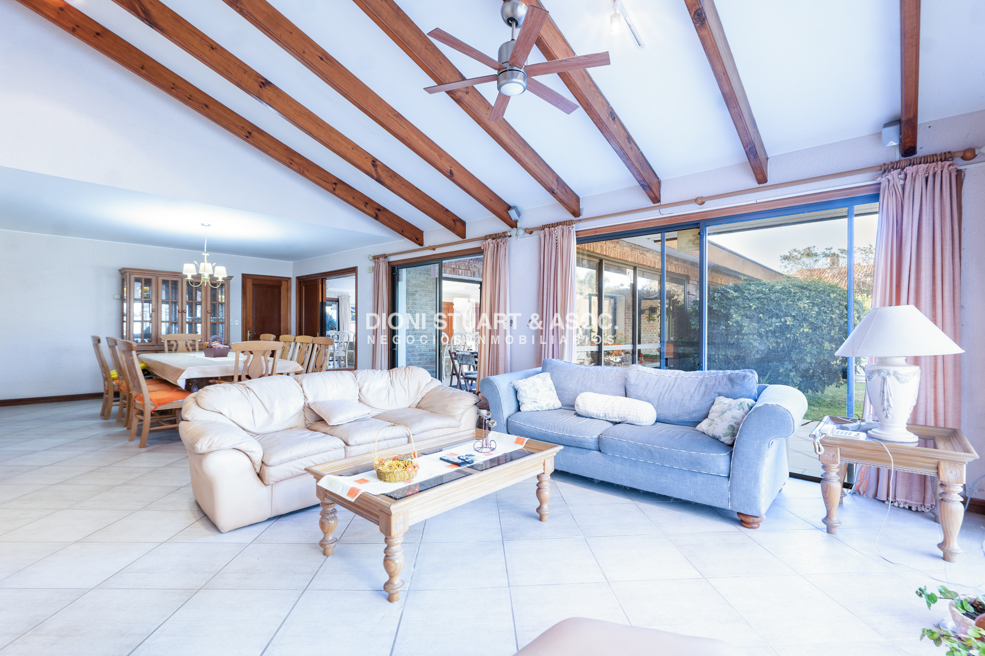 Casa ID.1057 - VENTA CASA 7 DORMITORIOS PLAYA MANSA A 1 CUADRA DEL MAR