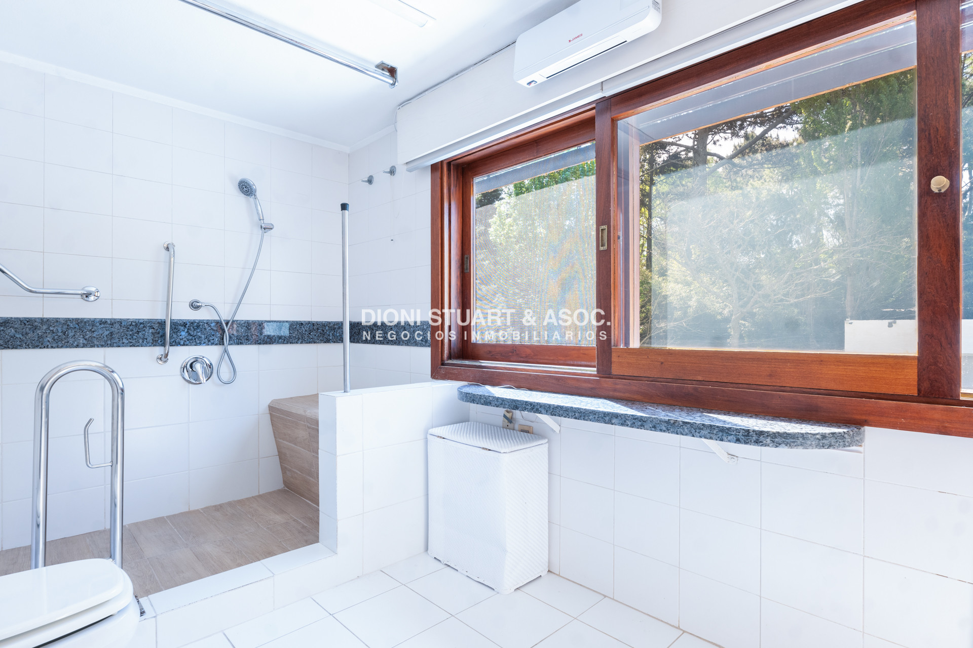 Casa ID.1132 - VENTA CASA EN EL GOLF - 5 DORMITORIOS + DEPENDENCIA - MEGA BARBACOA