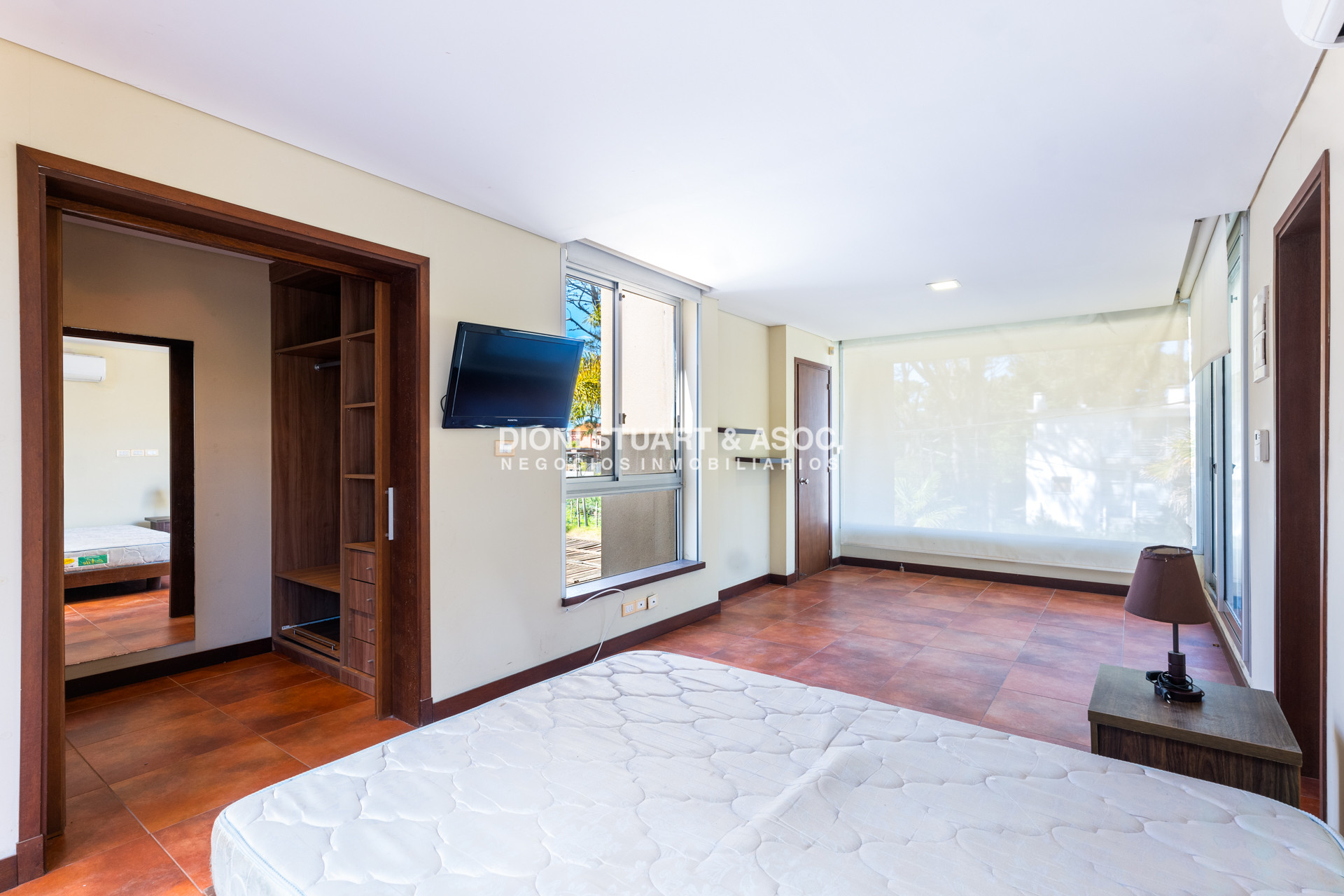 Casa ID.762 - CASA EN VENTA EN MONTOYA CERCA DEL MAR CON 5 DORMITORIOS - LA BARRA