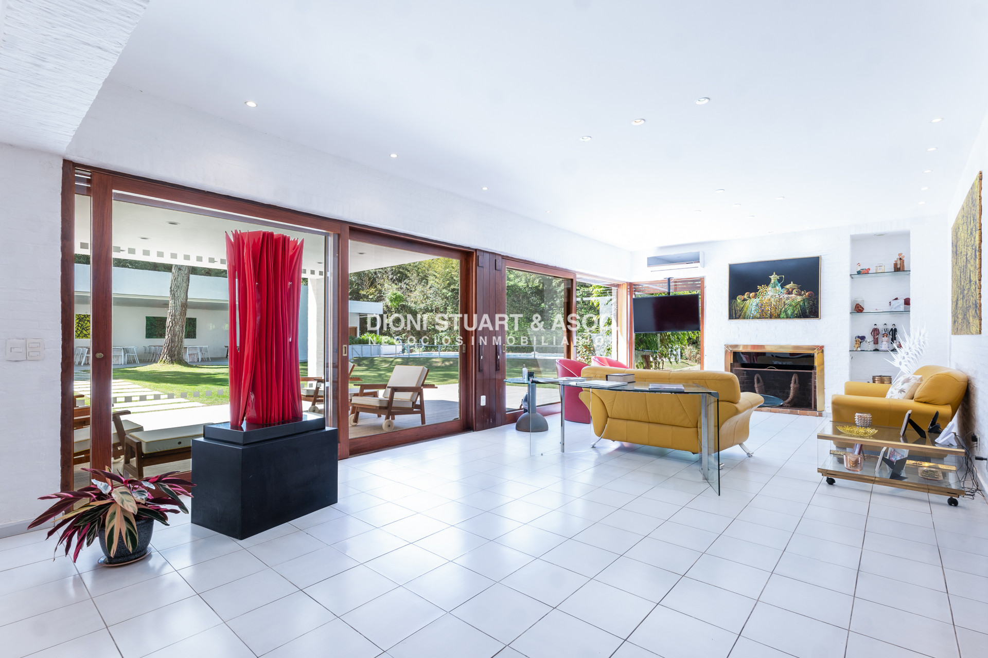 Casa ID.1132 - VENTA CASA EN EL GOLF - 5 DORMITORIOS + DEPENDENCIA - MEGA BARBACOA