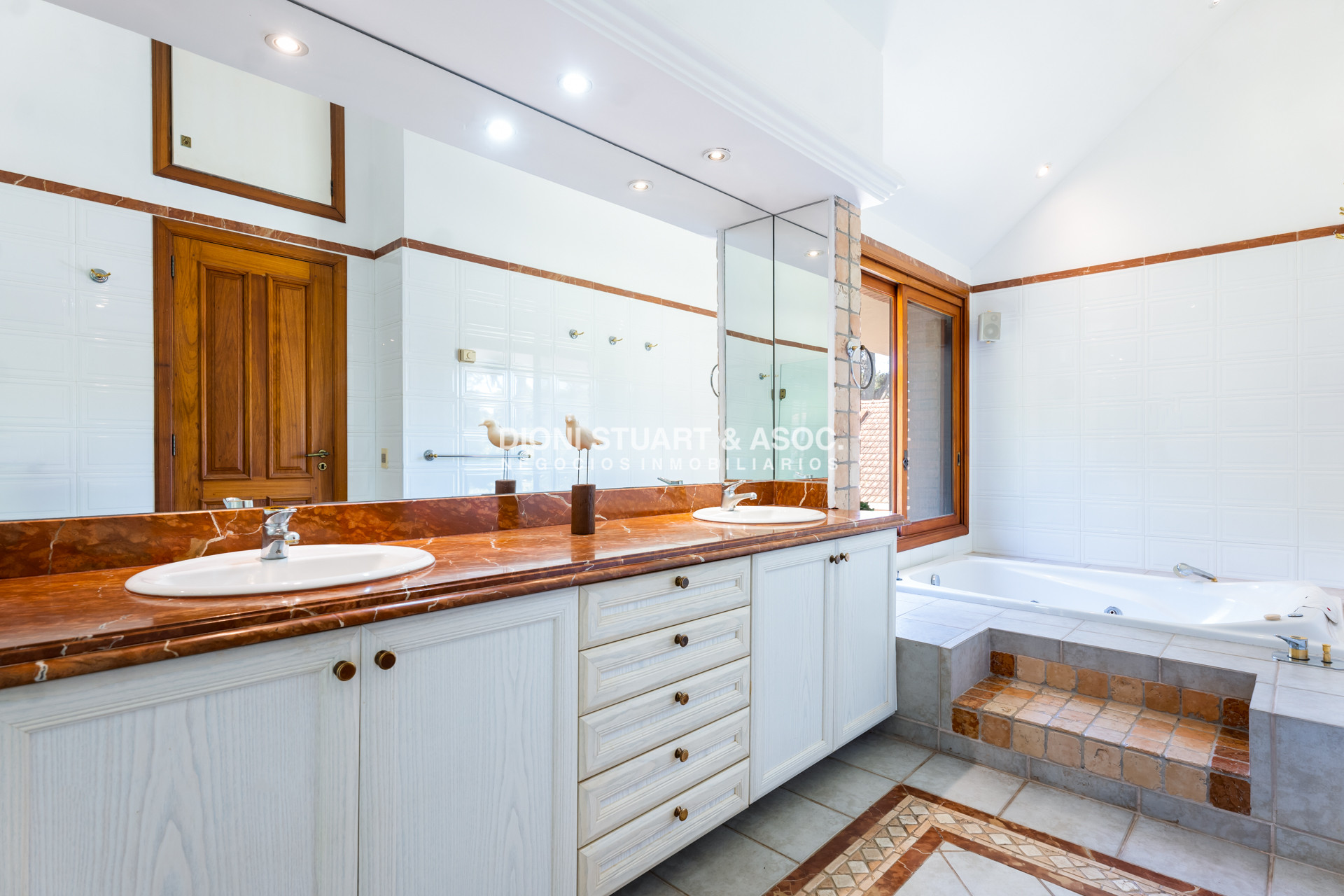 Casa ID.843 - CASA EN VENTA EN EL GOLF - INCREIBLE
