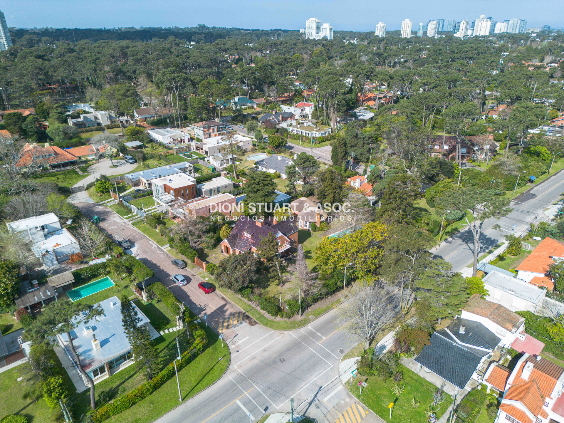 Casa ID.766 - CASA EN VENTA EN PLAYA MANSA CON PISCINA EXCELENTE CONSTRUCCIÓN