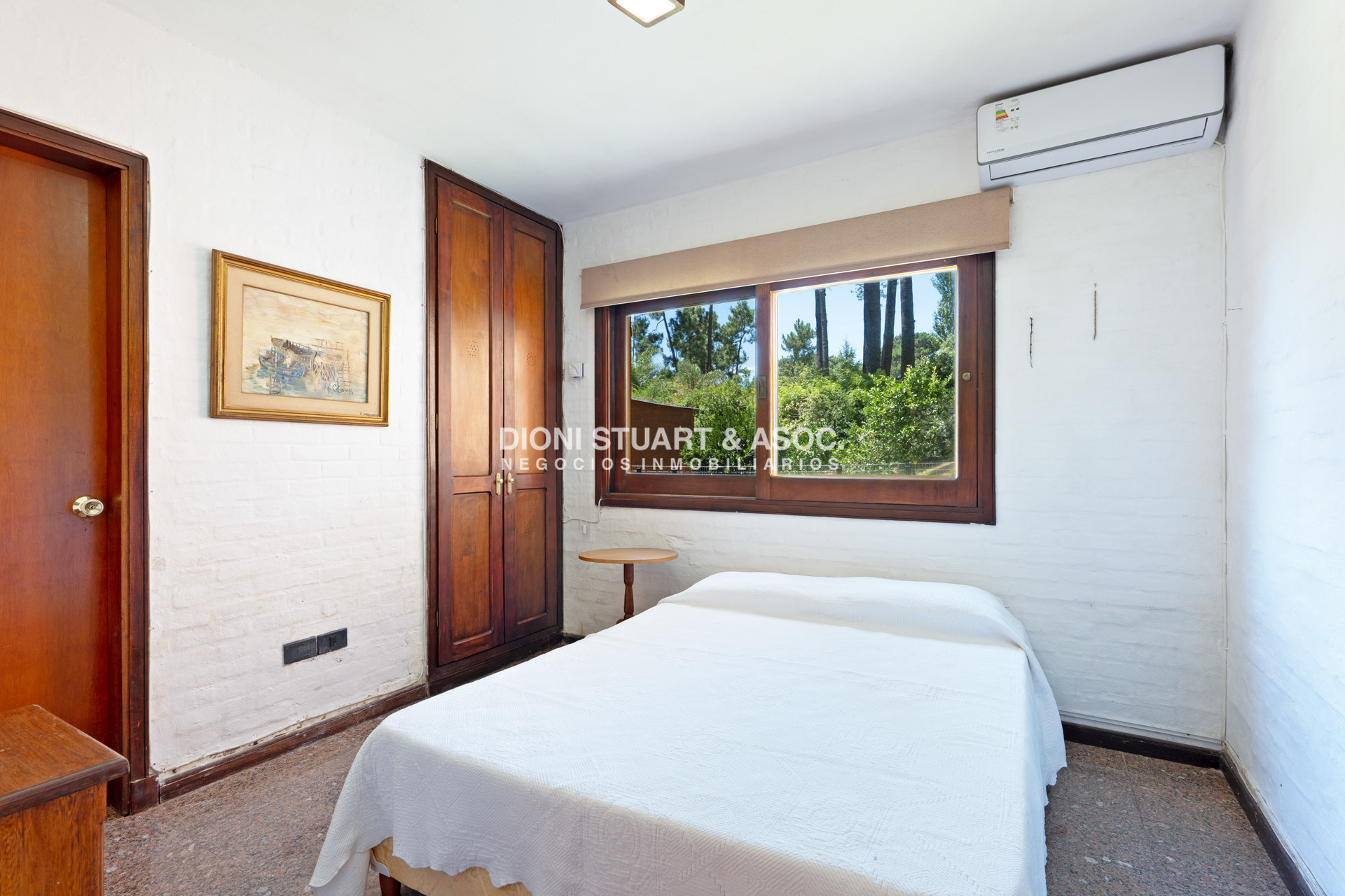 Casa ID.614 - CASA EN PINARES EN VENTA 5 DORMITORIOS EN SUITE CON PISCINA