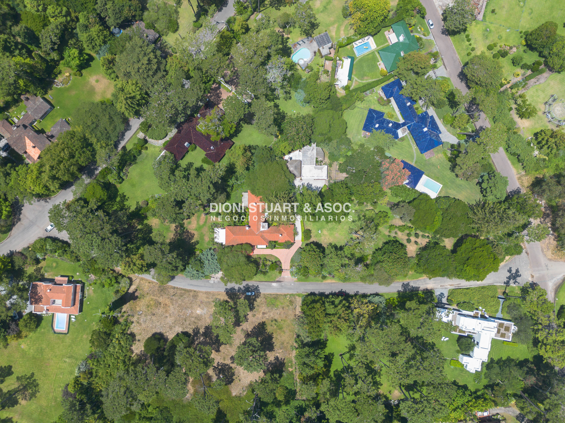 Casa ID.889 - CASA EN VENTA IMPONENTE EN EL GOLF - SAN RAFAEL - 6 DORMITORIOS