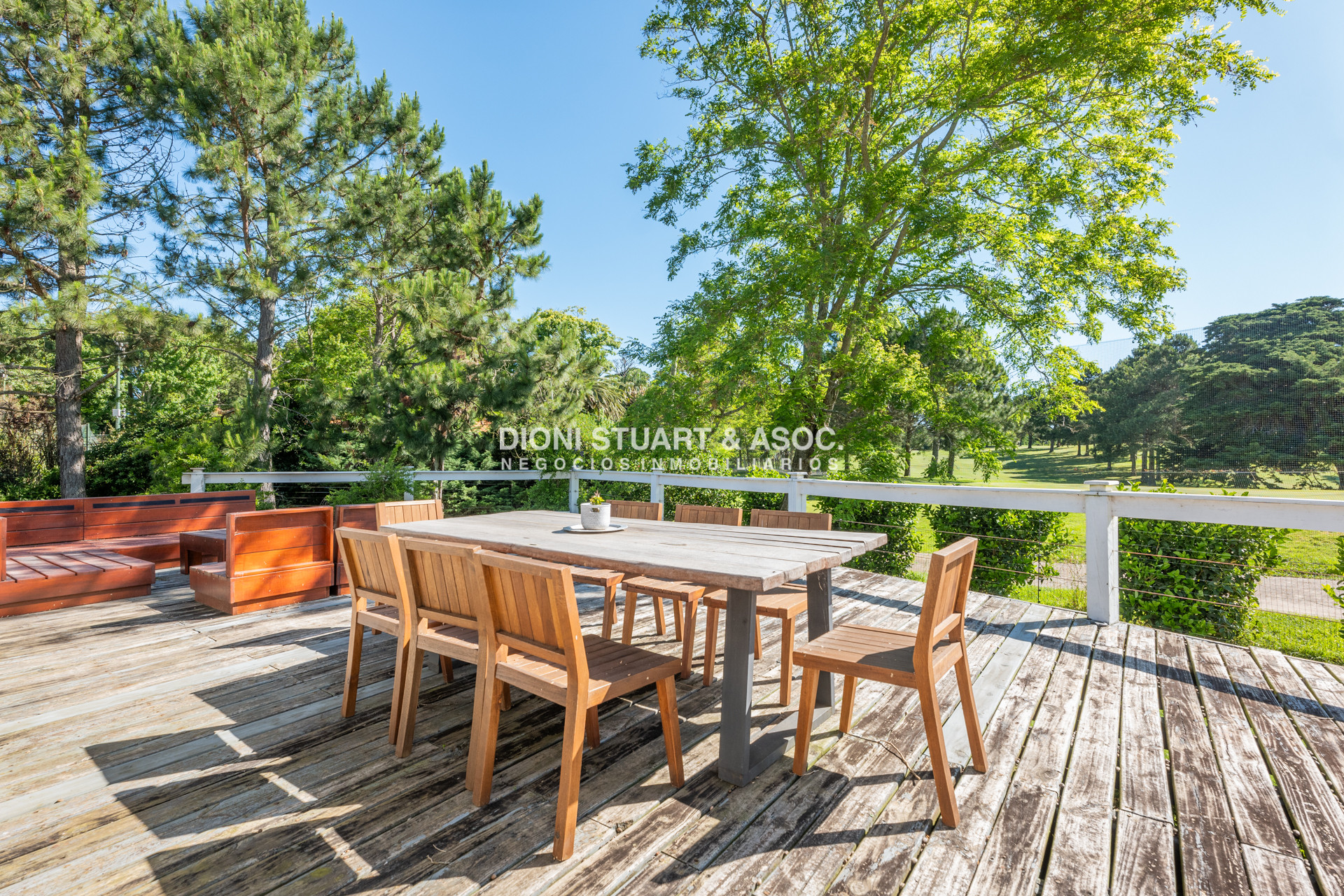 Casa ID.857 - CASA EN VENTA EN EL GOLF DE 4 DORMITORIOS Y DEP. - VISTA DIRECTA AL GOLF