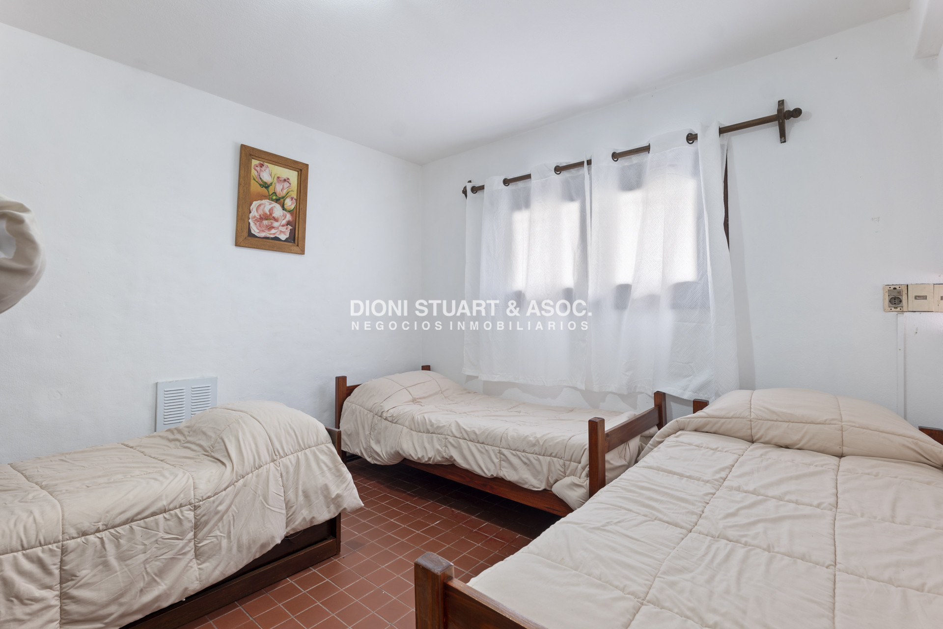 Casa ID.680 - CASA EN ALQUILER ANUAL EN LA MANSA - 5 DORMITORIOS - CON PISCINA