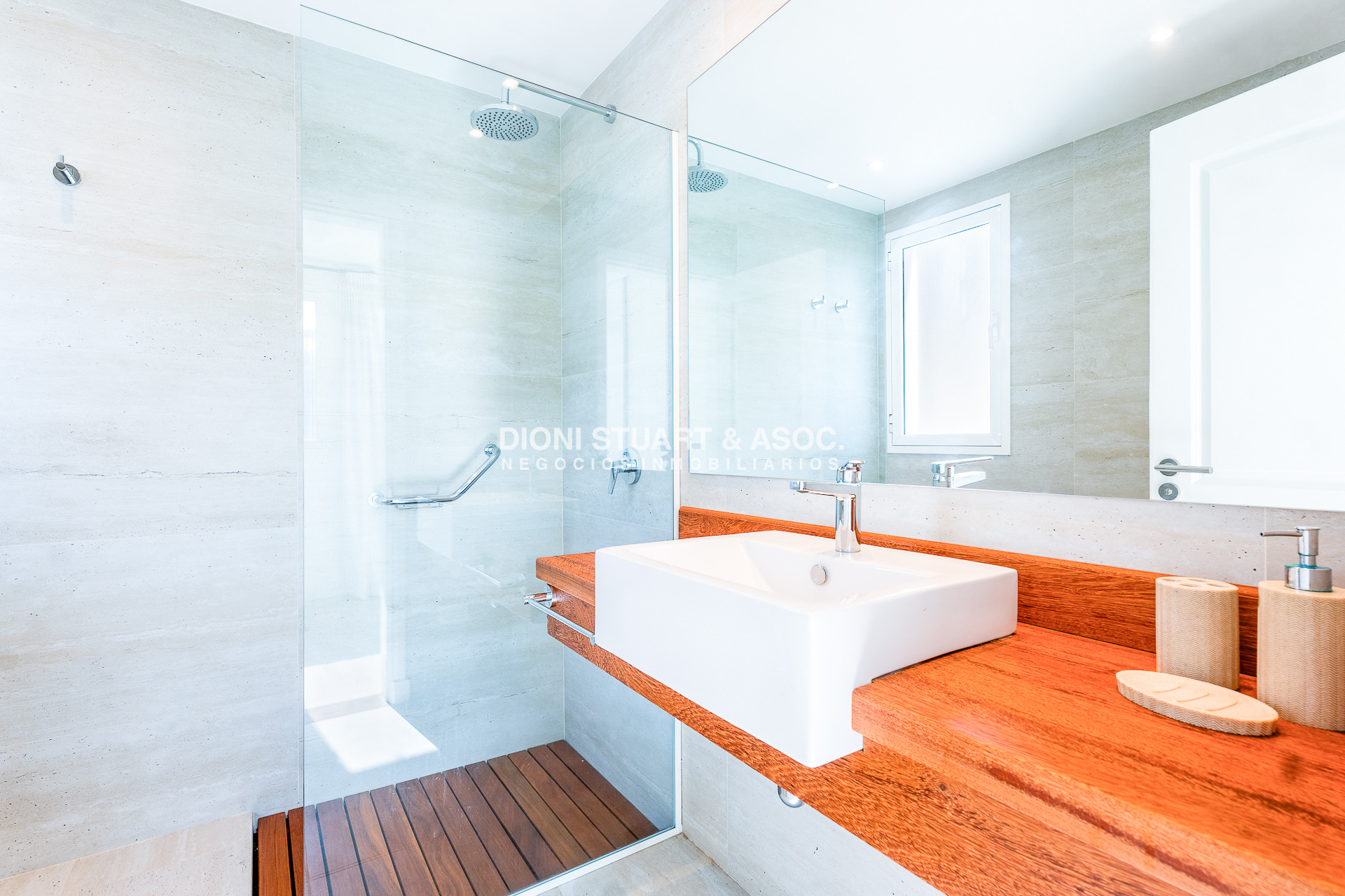Casa ID.805 - CASA NUEVA EN VENTA EN MONTOYA LA BARRA - 3 DORMITORIOS Y PISCINA
