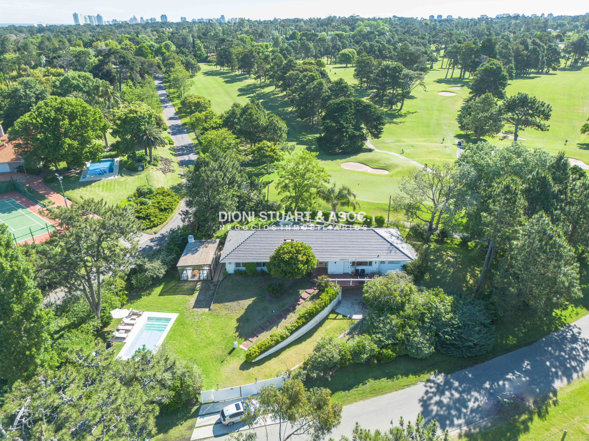 Casa ID.857 - CASA EN VENTA EN EL GOLF DE 4 DORMITORIOS Y DEP. - VISTA DIRECTA AL GOLF