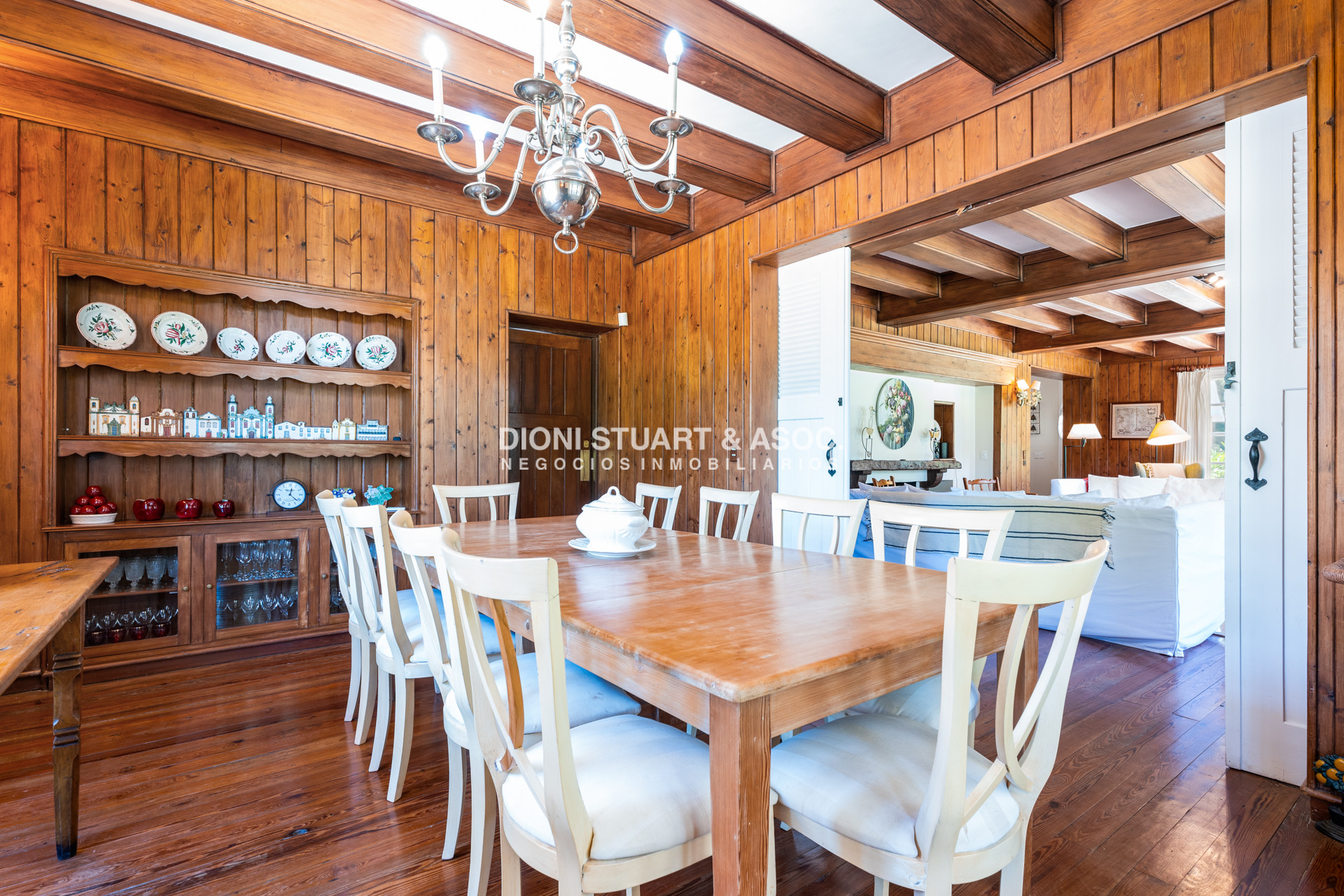 Casa ID.858 - Gran Casa en el Golf - 5 Dorm y Dep. - ARQ. ARTURO DUBOURG