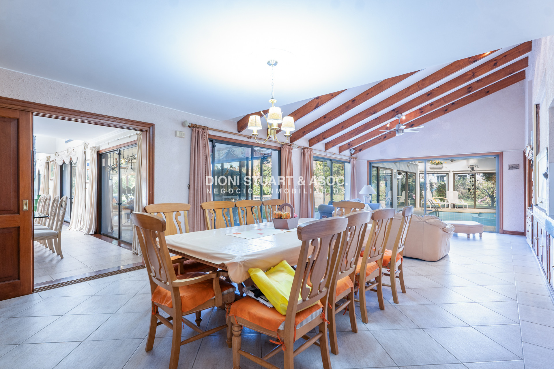 Casa ID.1057 - VENTA CASA 7 DORMITORIOS PLAYA MANSA A 1 CUADRA DEL MAR
