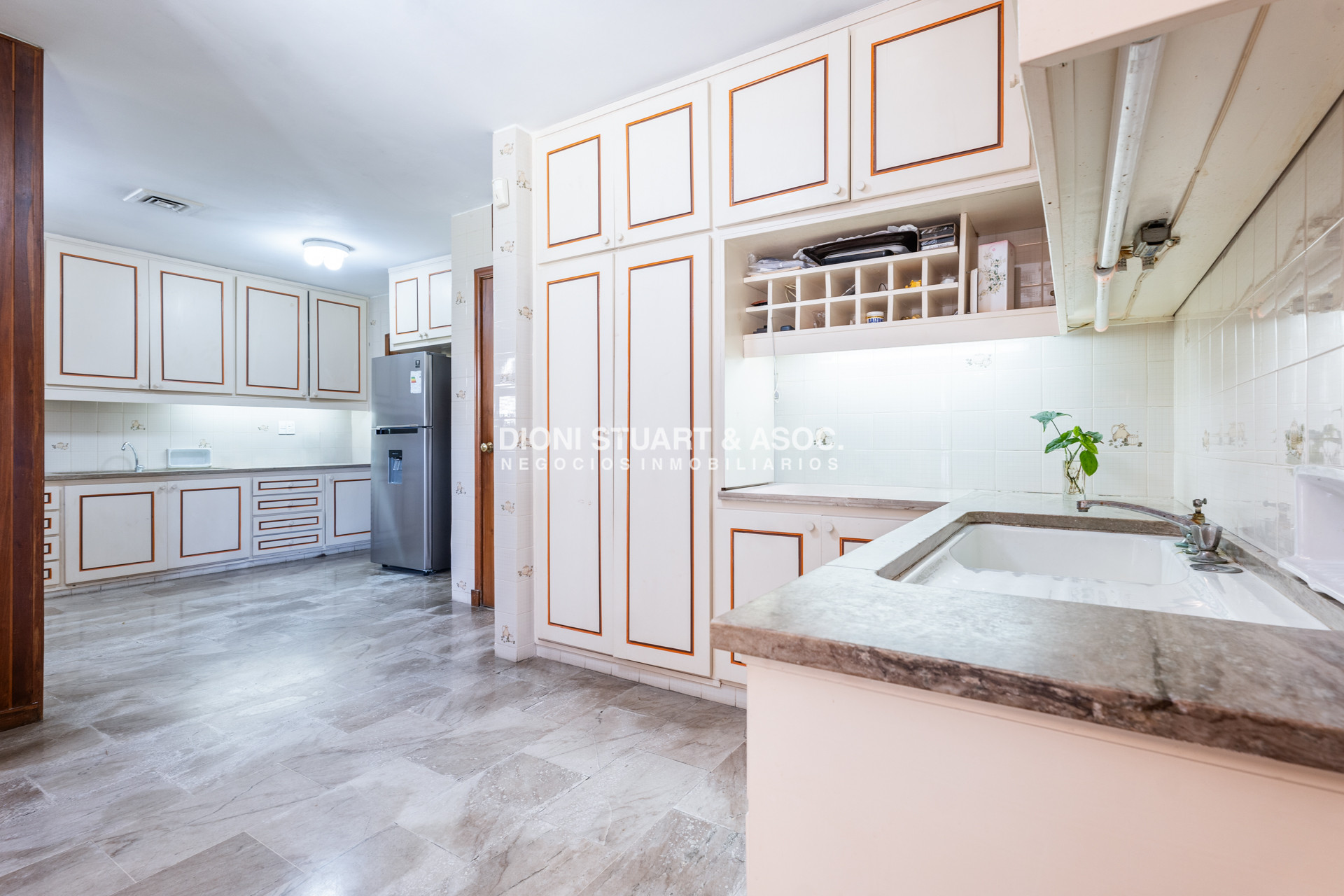 Casa ID.878 - CASA EN VENTA EN PINARES - SUPER TERRENO Y MEGA CONSTRUCCIÓN