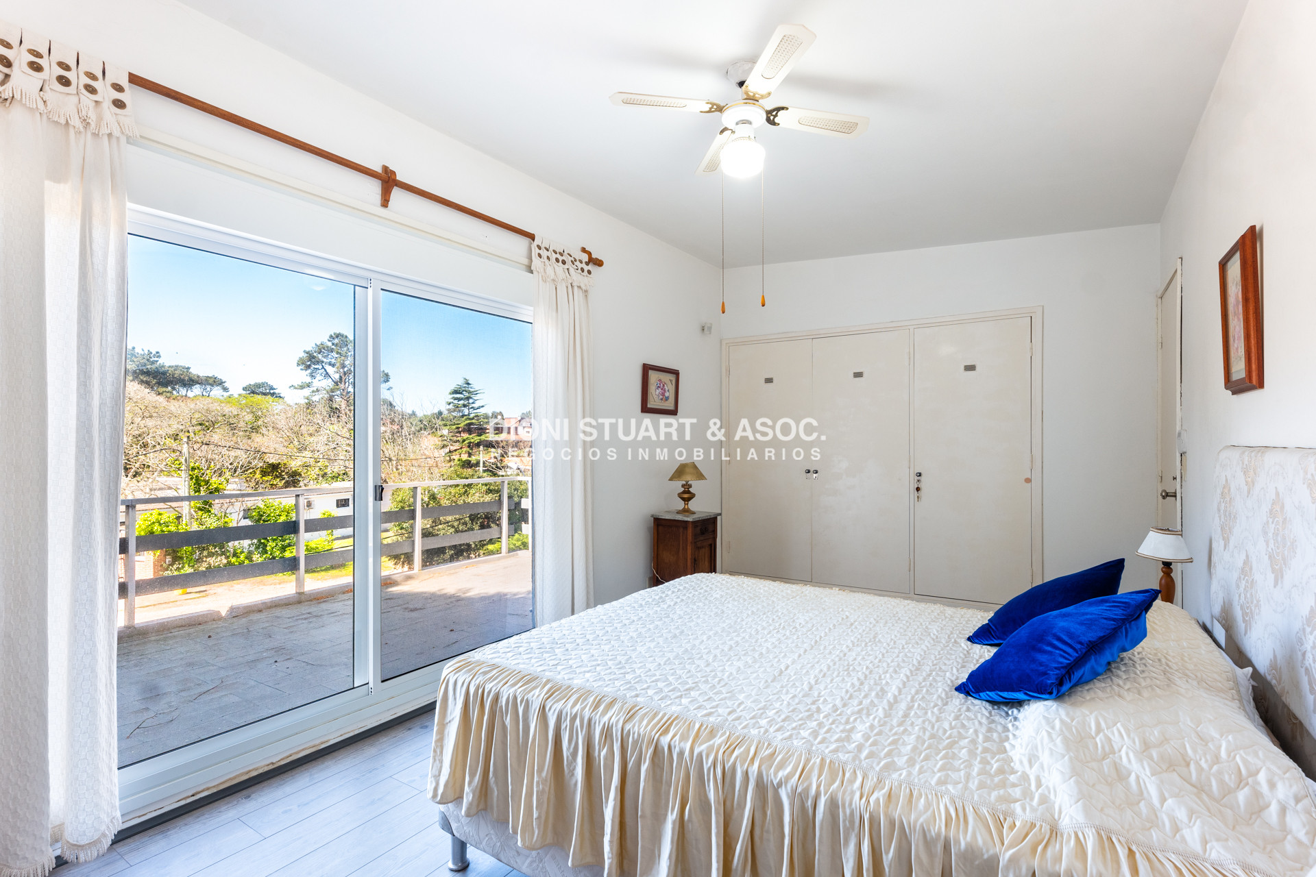 Casa ID.785 - CASA EN VENTA DE 5 DORMITORIOS CERCA DEL SHOPPING