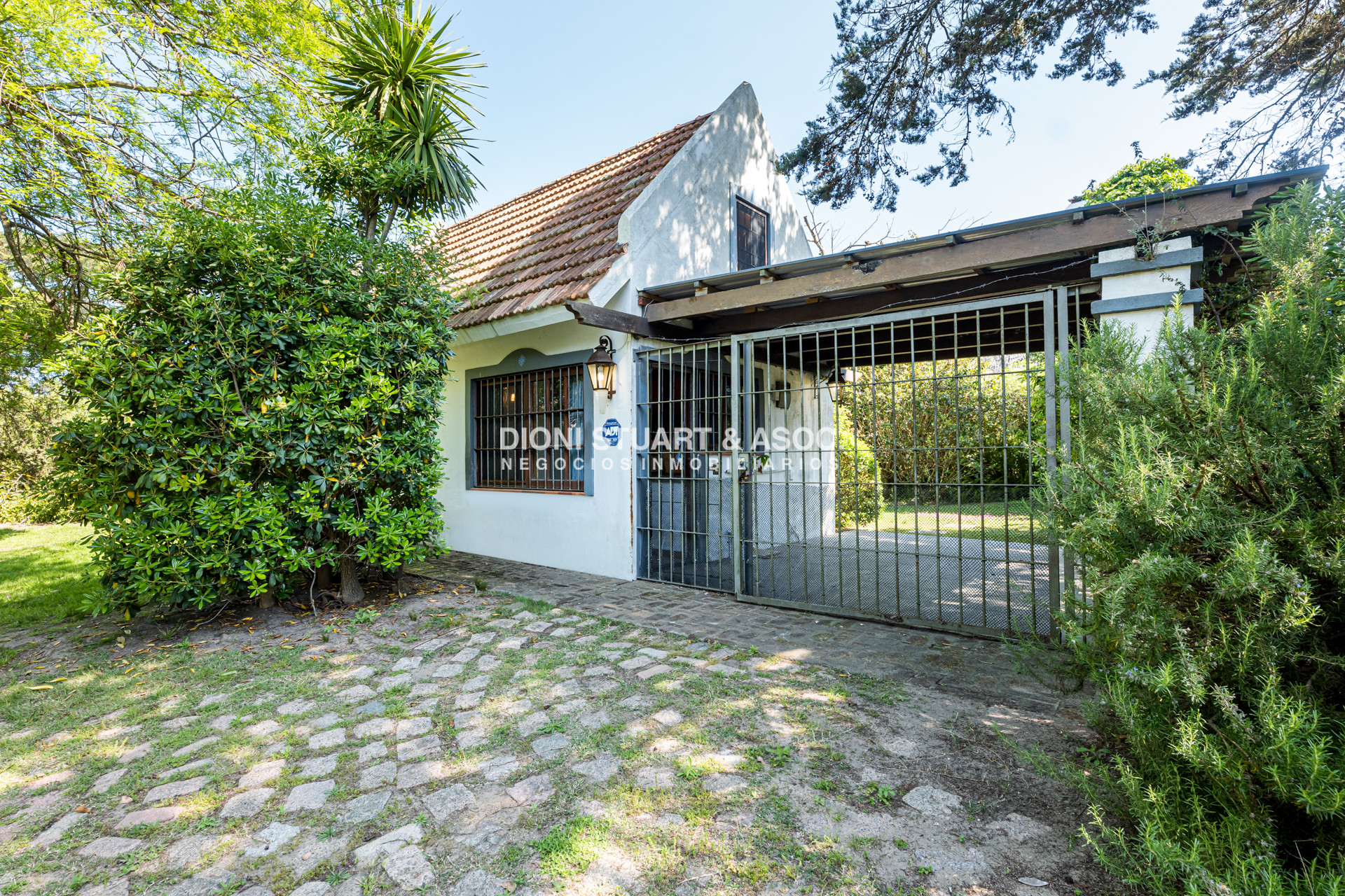 Casa ID.802 - Casa en Venta en Rincon Del Indio - 3 Dormitorios - A 1 cuadra del mar