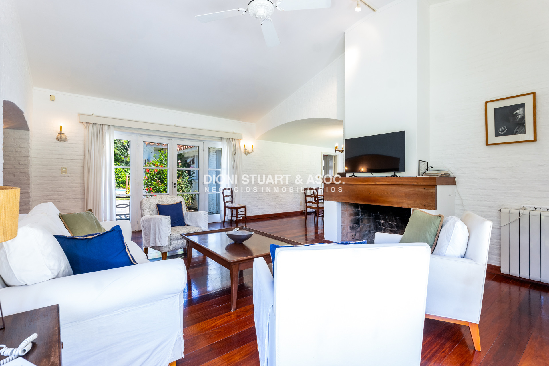 Casa ID.930 - CASA EN VENTA EN SAN RAFAEL CERCA DEL MAR 5 DORMITORIOS + DEPENDENCIA CON PISCINA - ARQ. RAVAZZANI